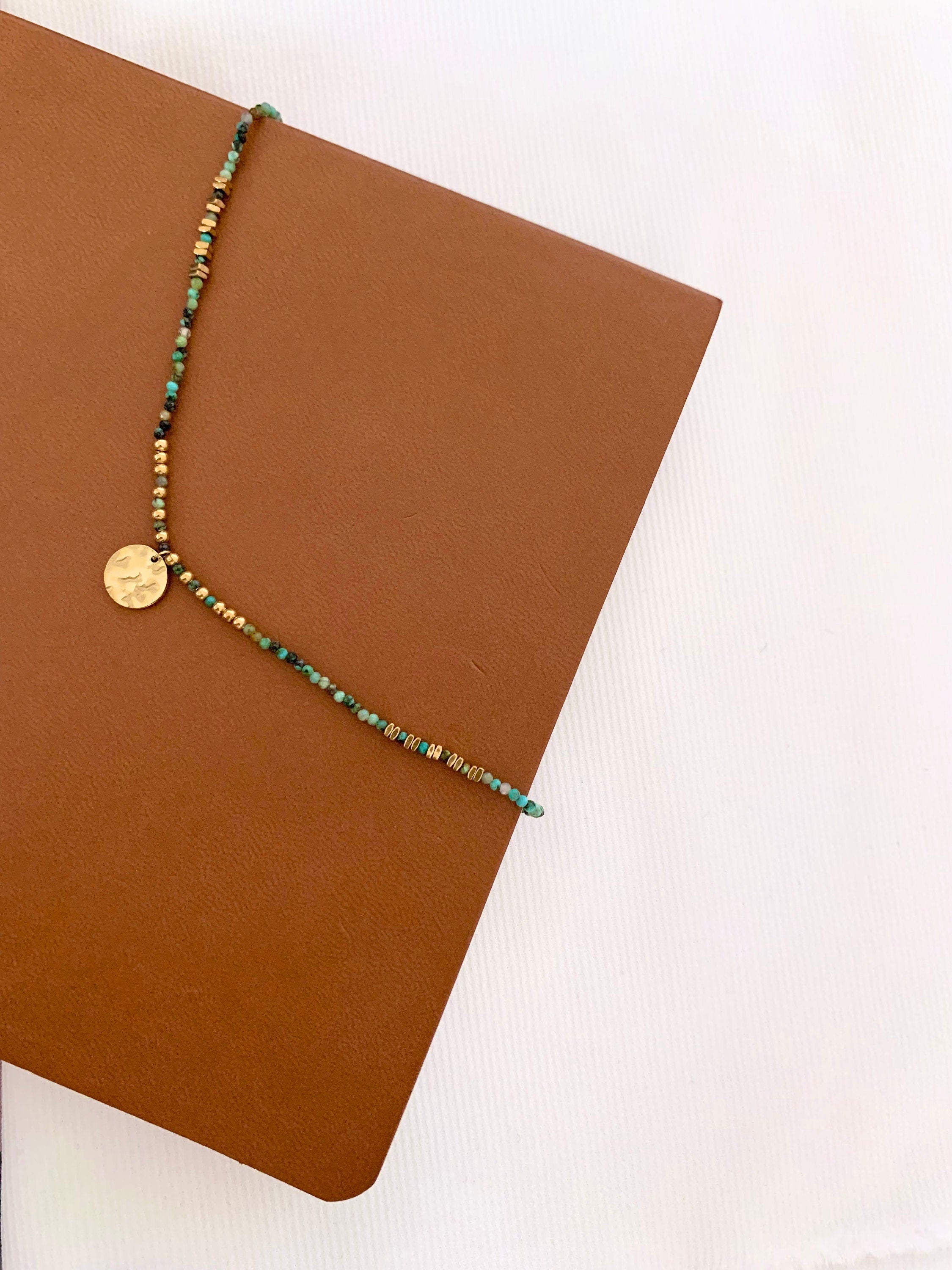 Collier pierre naturelle Turquoise d'Afrique / Collier femme perles pendentif rond acier inoxydable