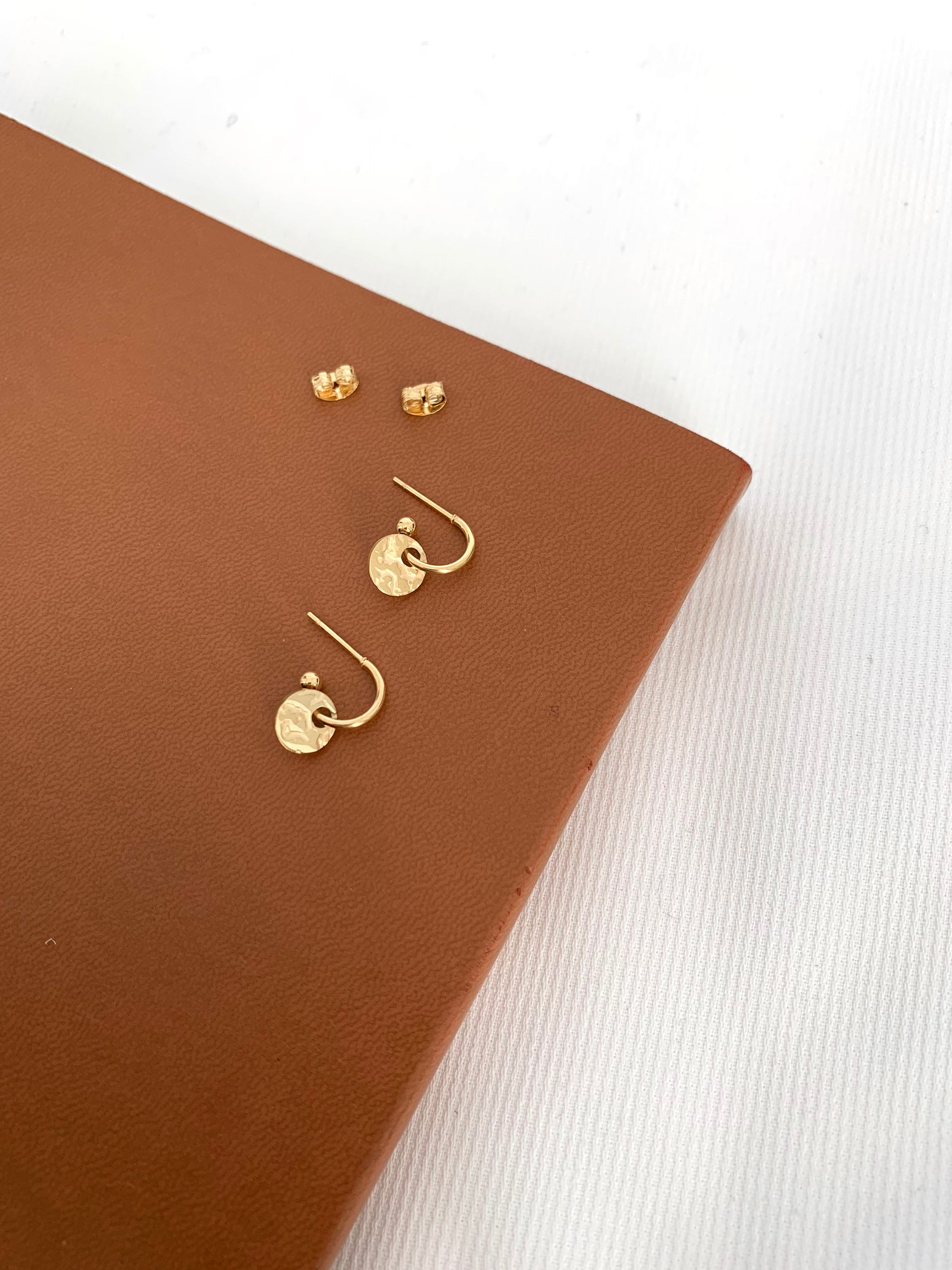 Boucles d'oreilles pendantes acier inoxydable pendentif rond / Boucles d'oreilles minimalistes petits anneaux