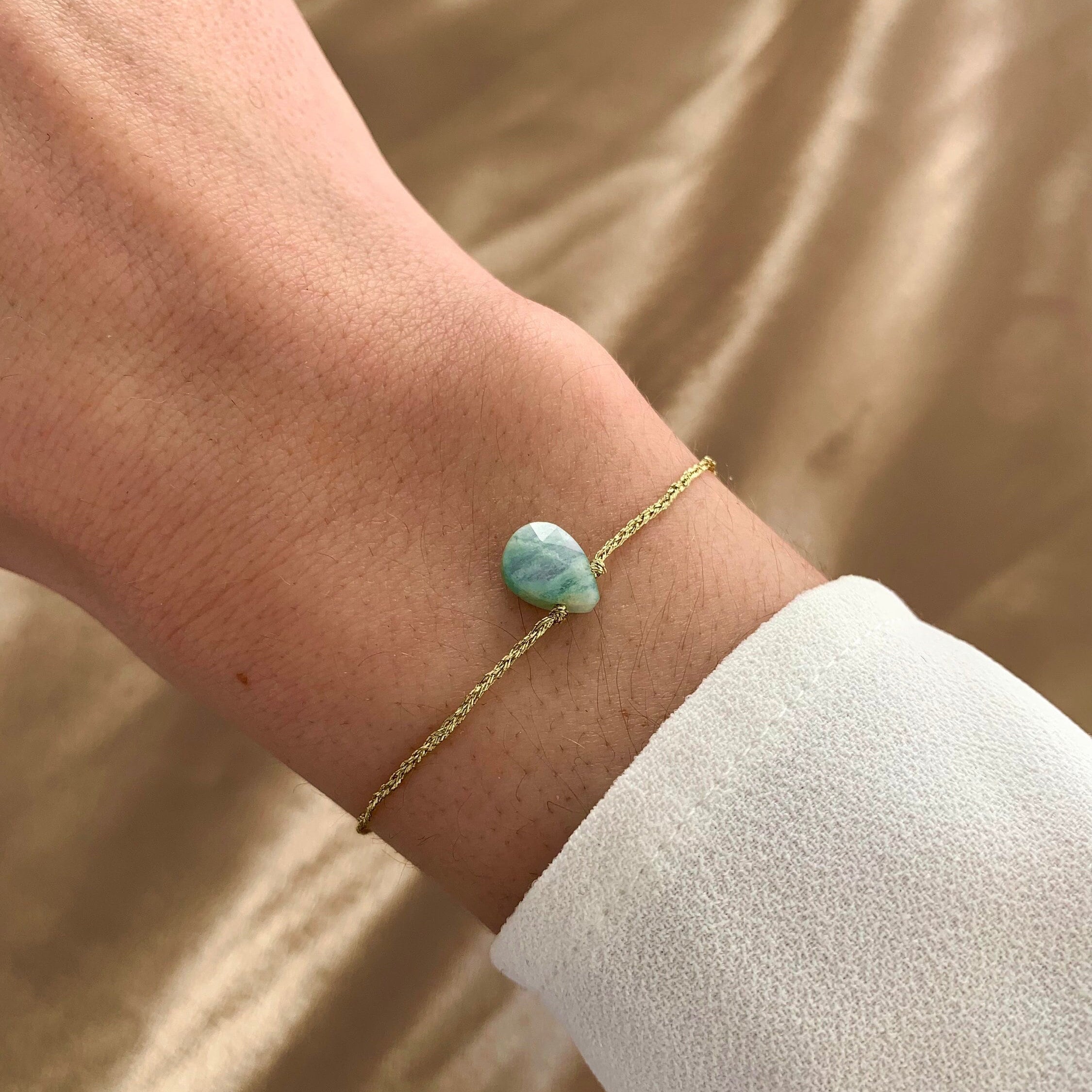 Bracelet femme Amazonite cordon doré / Bracelet fin pierre naturelle bleu turquoise