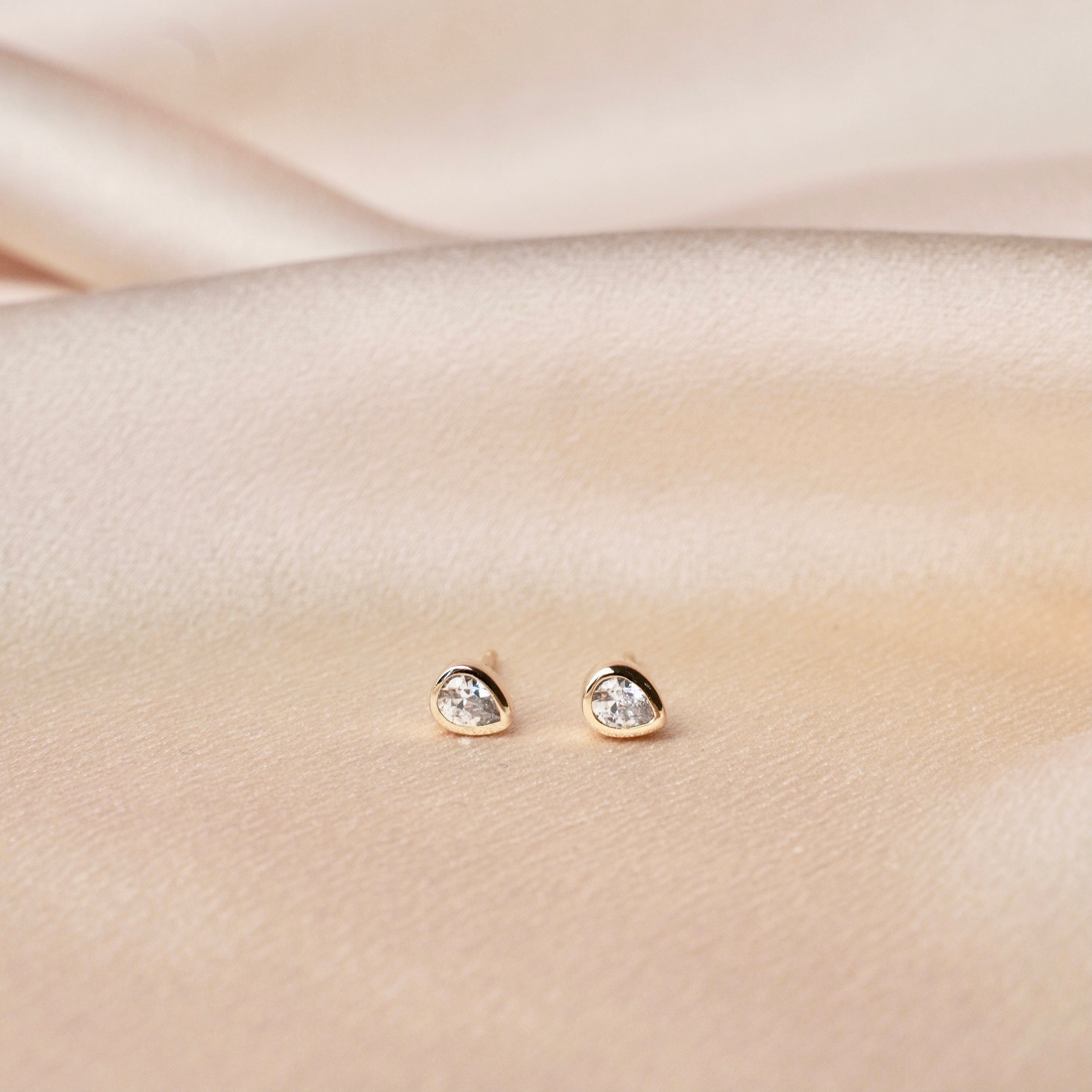 Boucles d'oreilles plaqué or 18 carats goutte oxyde de zirconium pierre transparente brilliant