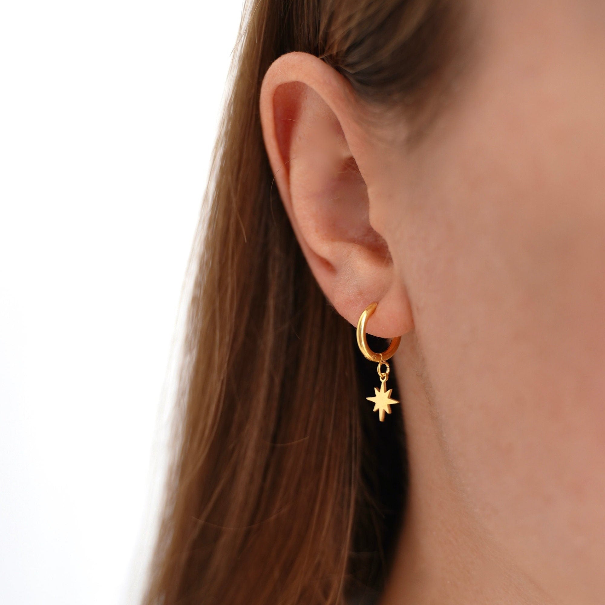 Petites créoles acier inoxydable pendentif étoile doré / Boucles d'oreilles dormeuses mini créoles étoiles