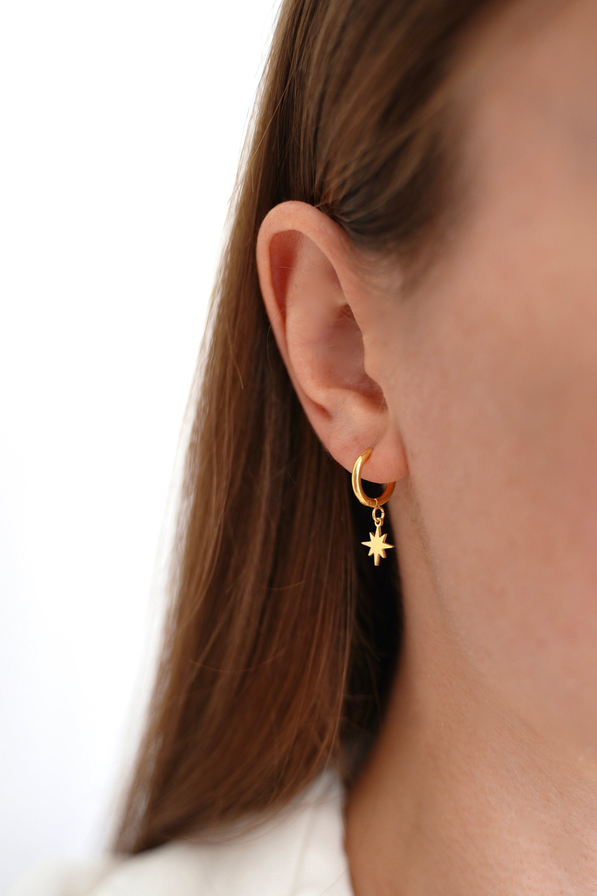 Petites créoles acier inoxydable pendentif étoile doré / Boucles d'oreilles dormeuses mini créoles étoiles