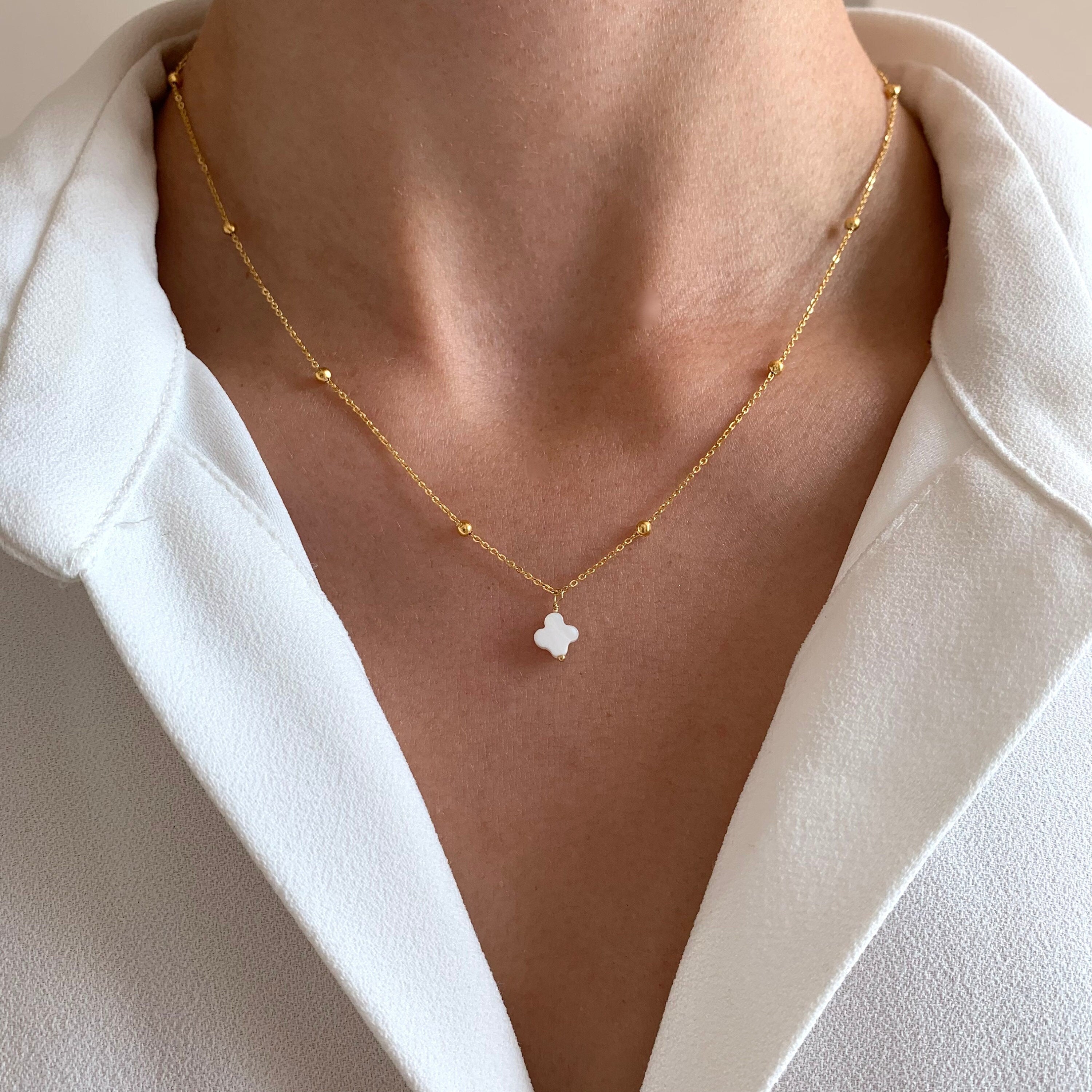 Collier acier inoxydable pendentif trèfle en nacre blanche / Collier femme fin chaine à billes