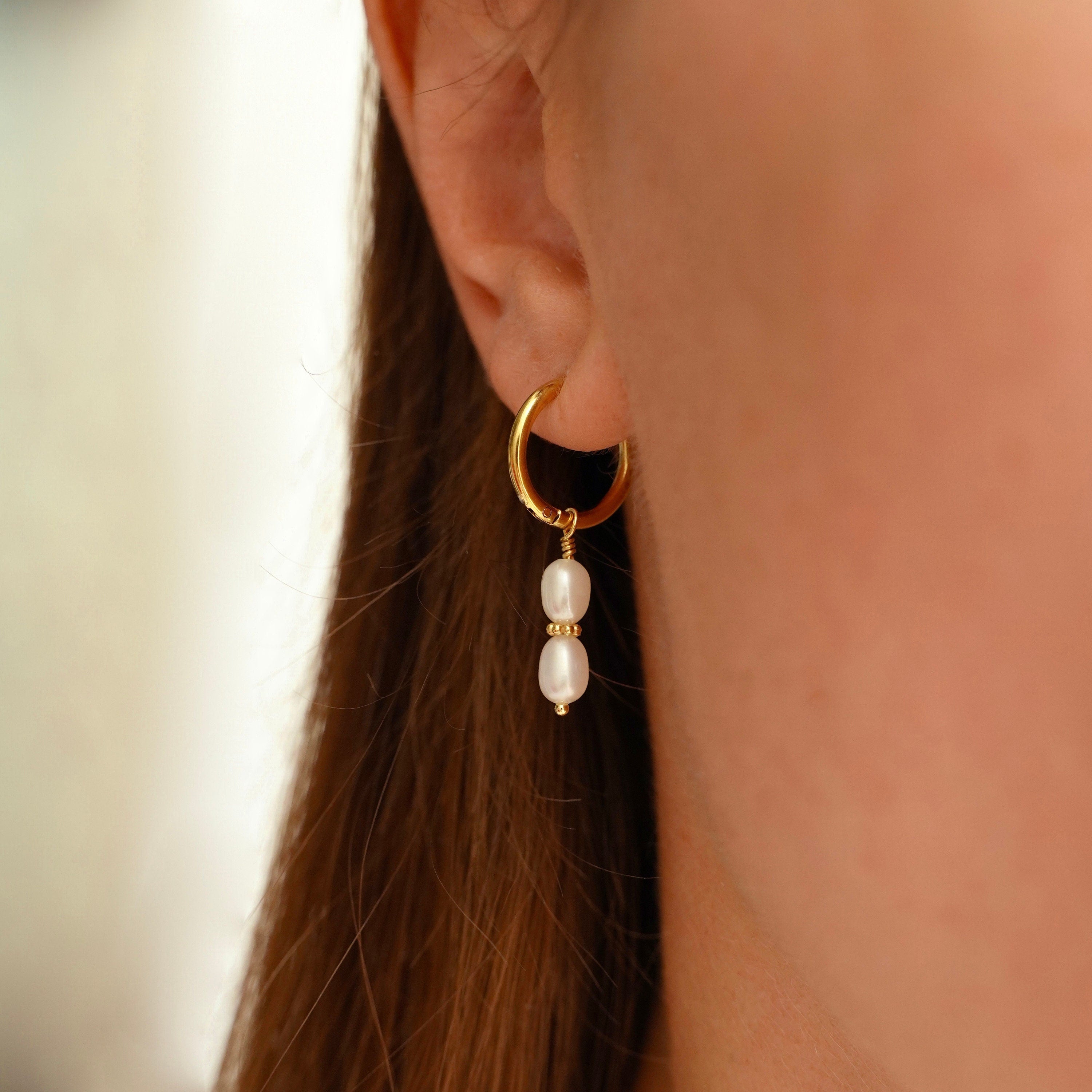 Boucles d'oreilles perles d'eau douce et acier inoxydable / Petites créoles femme