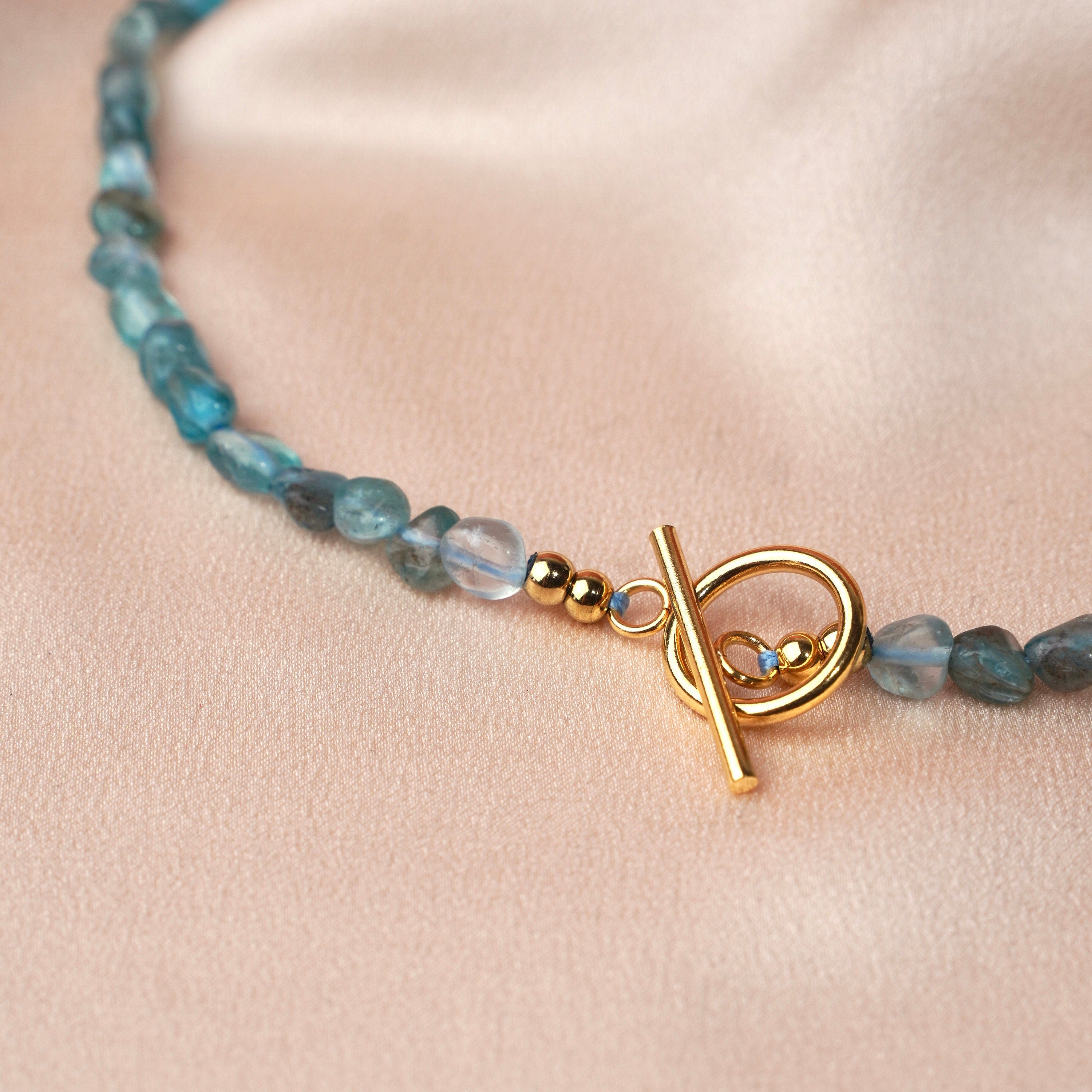 Collier de perles bleues en pierre naturelle / Collier été perles en apatite