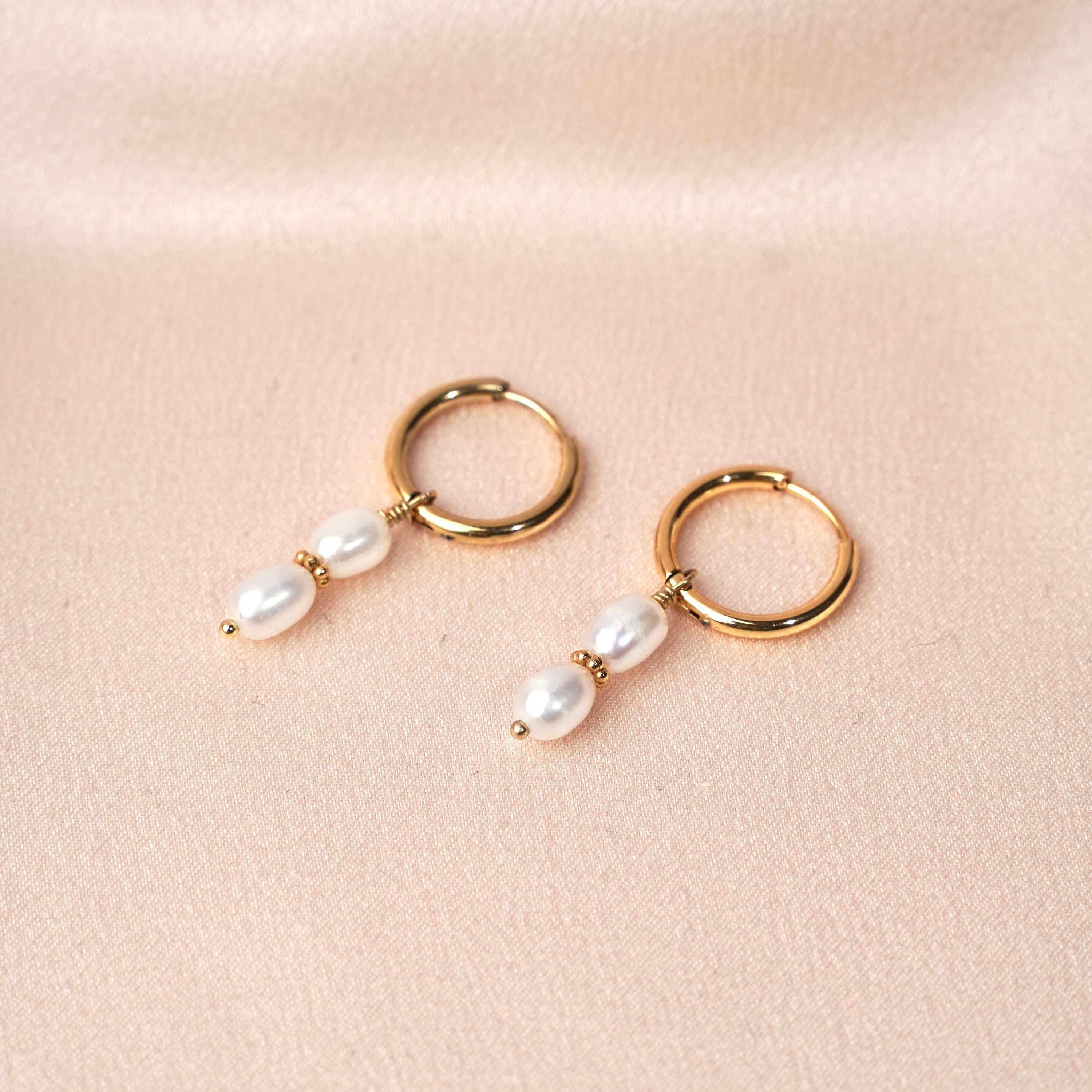 Boucles d'oreilles perles d'eau douce et acier inoxydable / Petites créoles femme