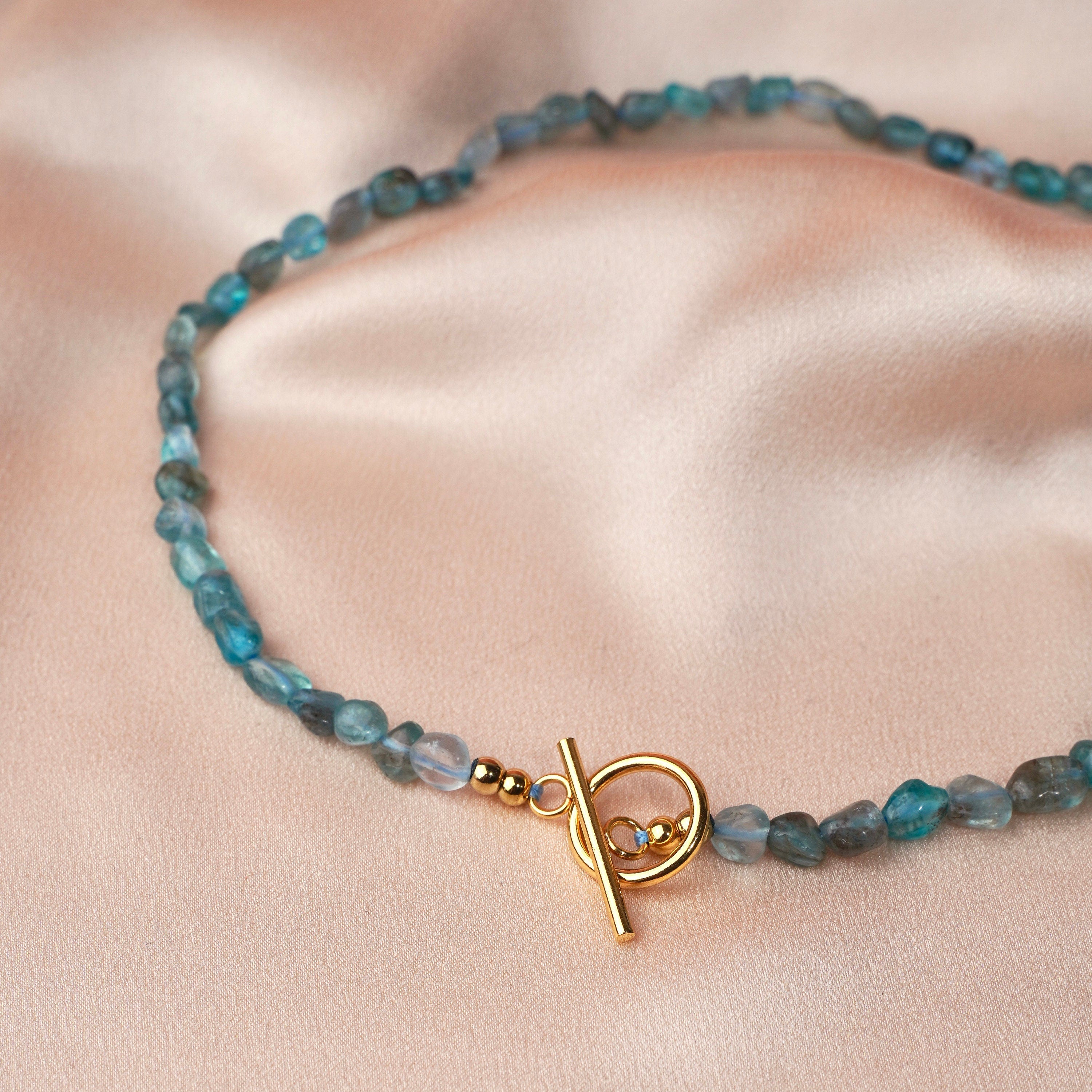 Collier de perles bleues en pierre naturelle / Collier été perles en apatite