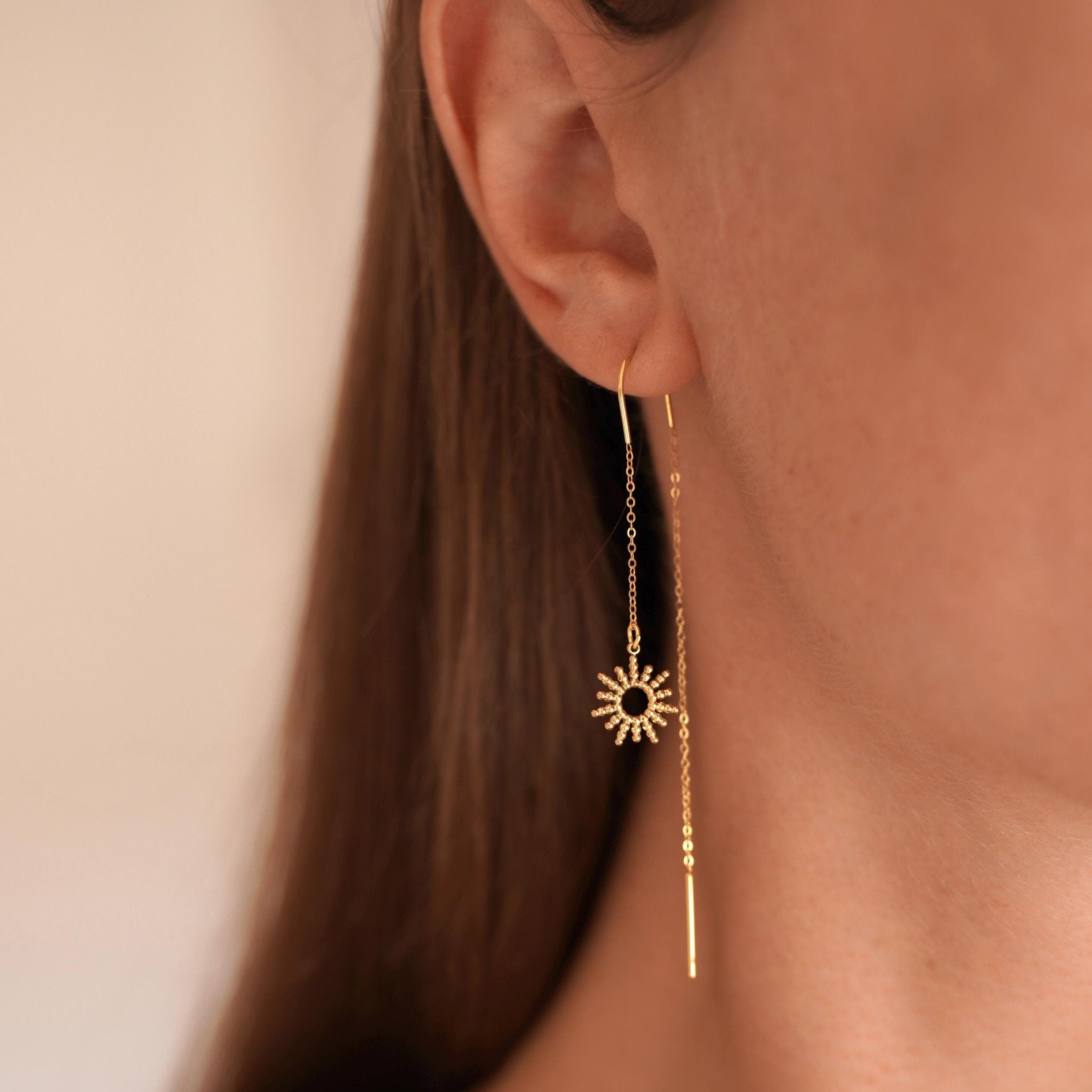 Boucles d'oreilles pendantes des deux cotés pendentif soleil / Boucles d'oreille chaine traversante acier inoxydable