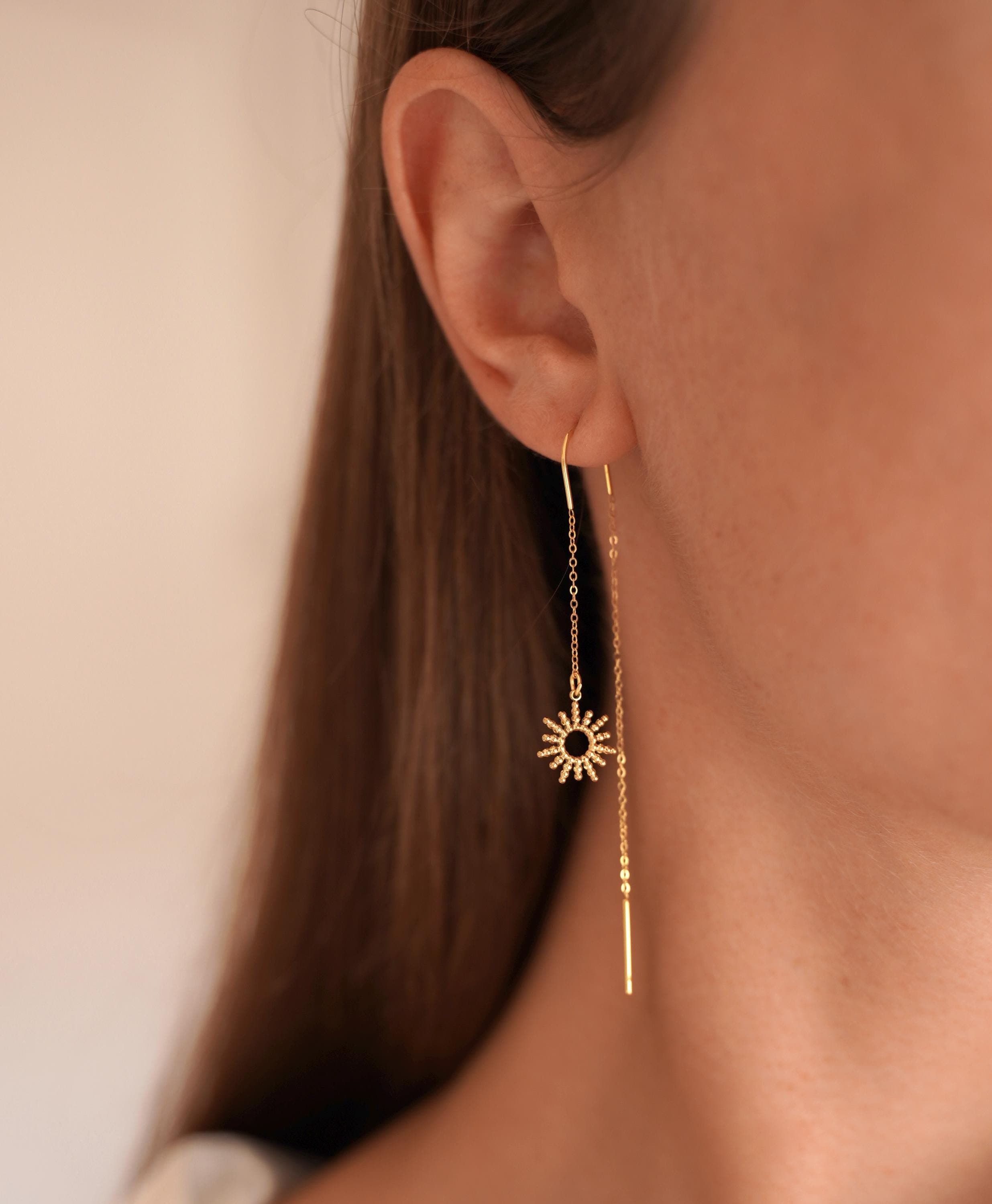 Boucles d'oreilles pendantes des deux cotés pendentif soleil / Boucles d'oreille chaine traversante acier inoxydable