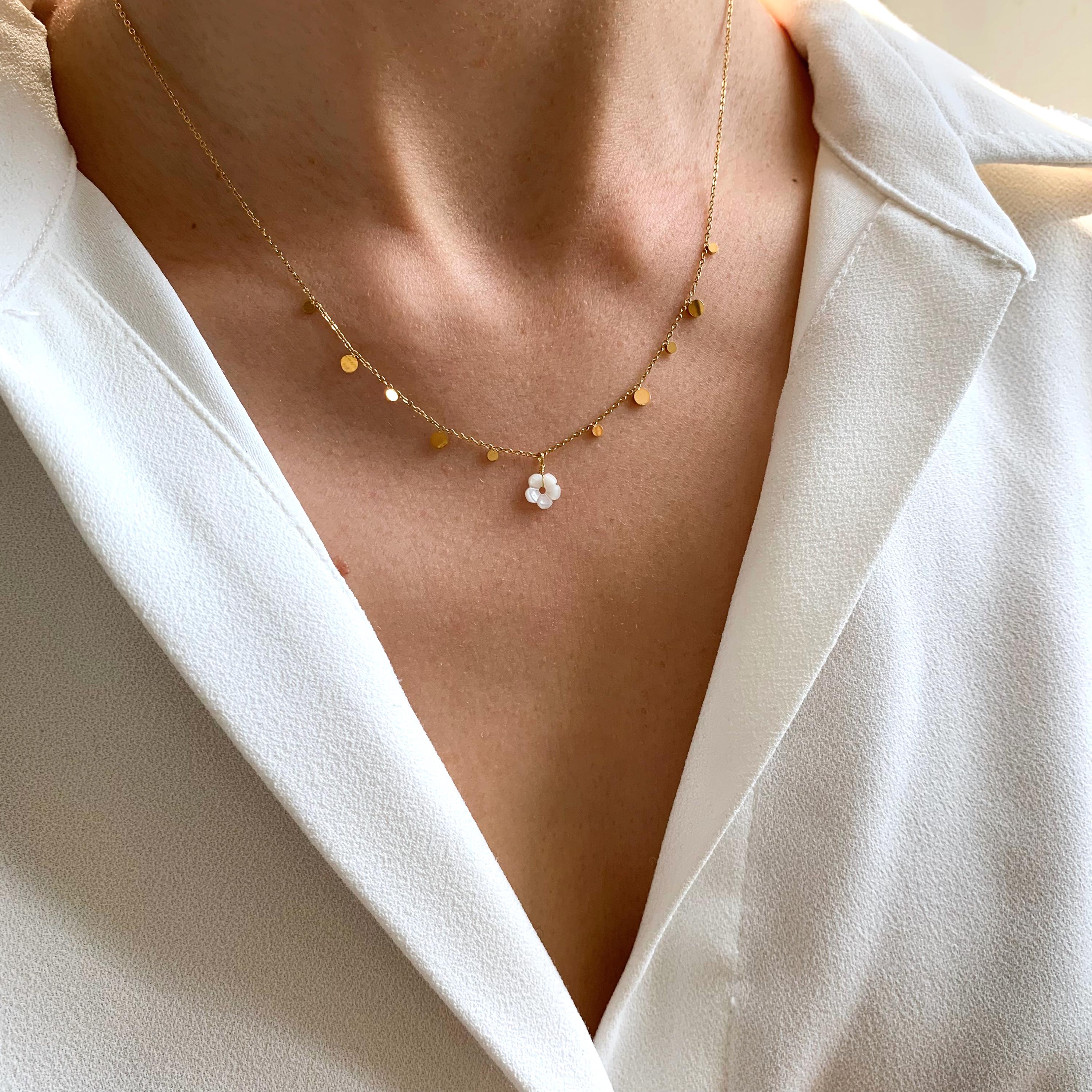 Collier pendentif fleur en nacre