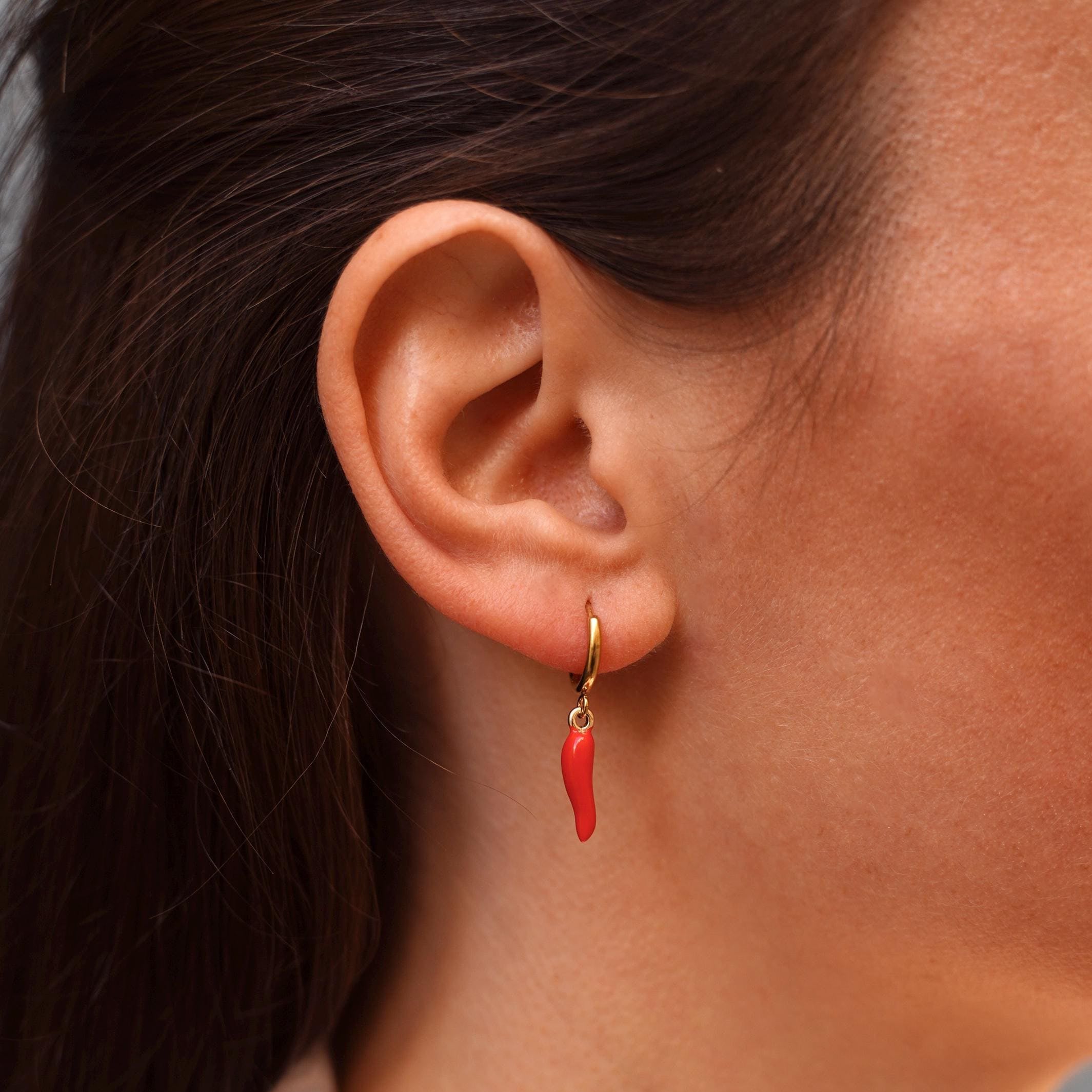 Petites créoles acier inoxydable pendentif piment rouge / Boucles d'oreilles dormeuses mini créoles chili