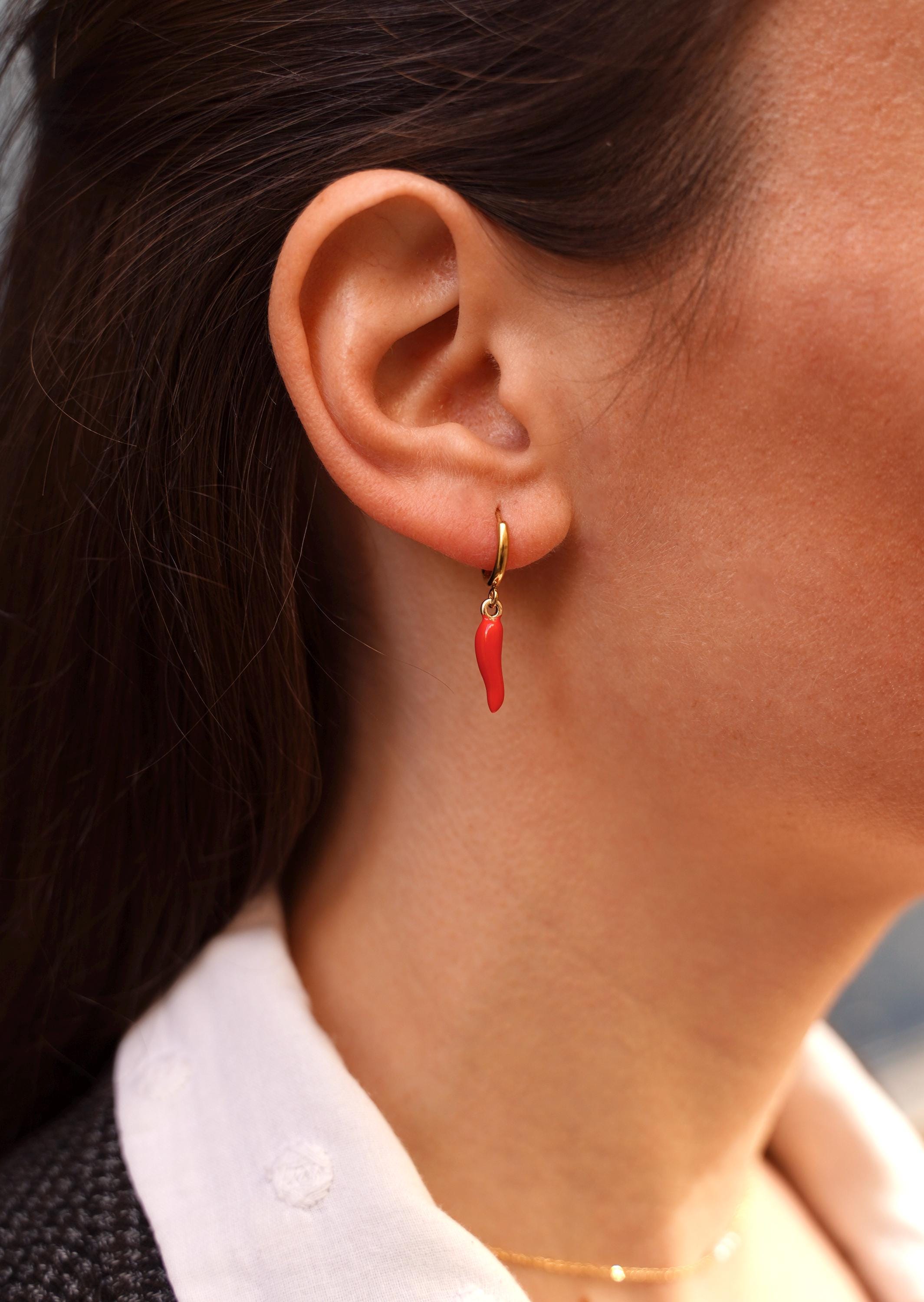 Petites créoles acier inoxydable pendentif piment rouge / Boucles d'oreilles dormeuses mini créoles chili