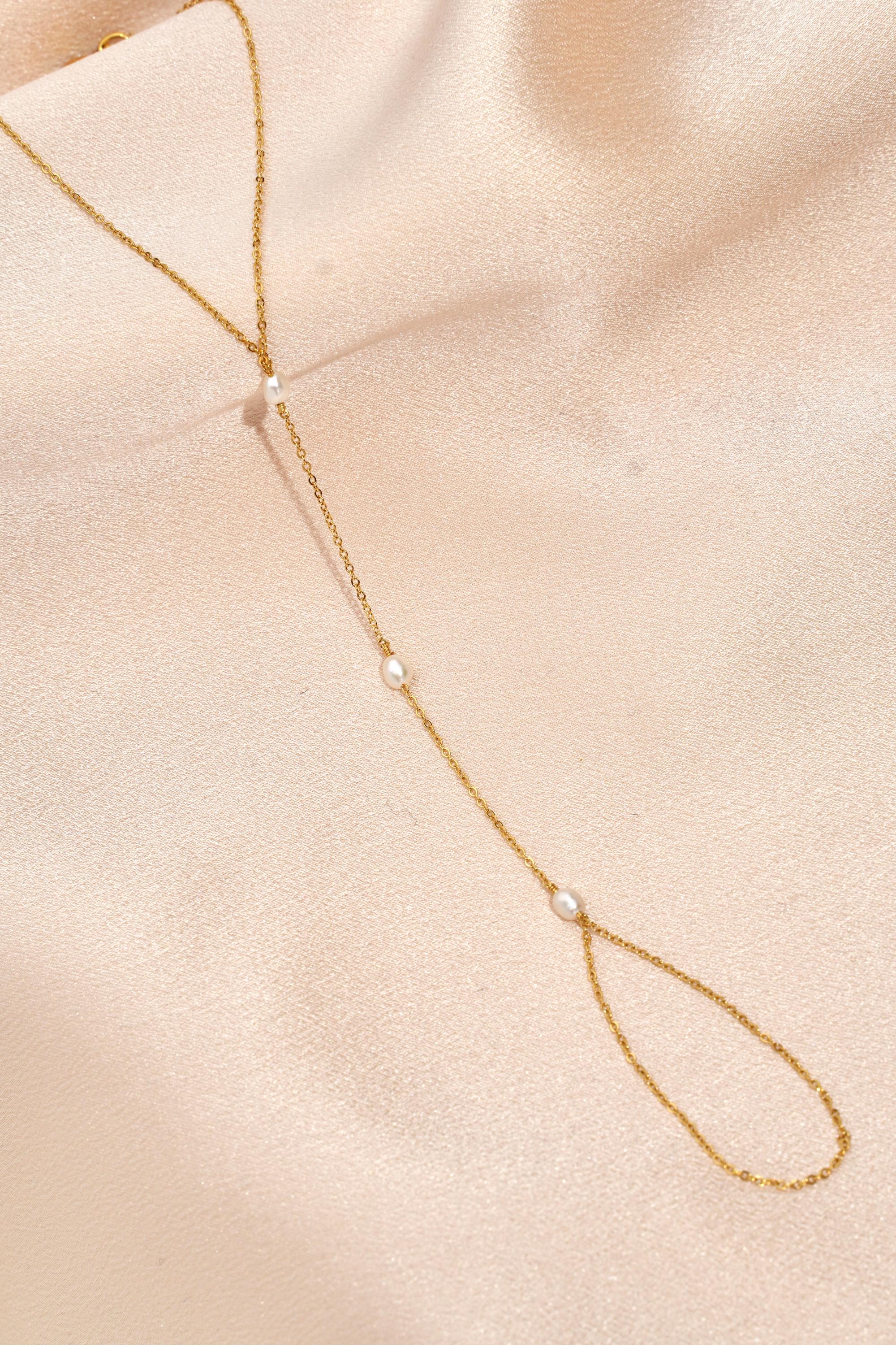 Bijou de main en acier inoxydable et perles d'eau douce / Chaine de main perle nacre