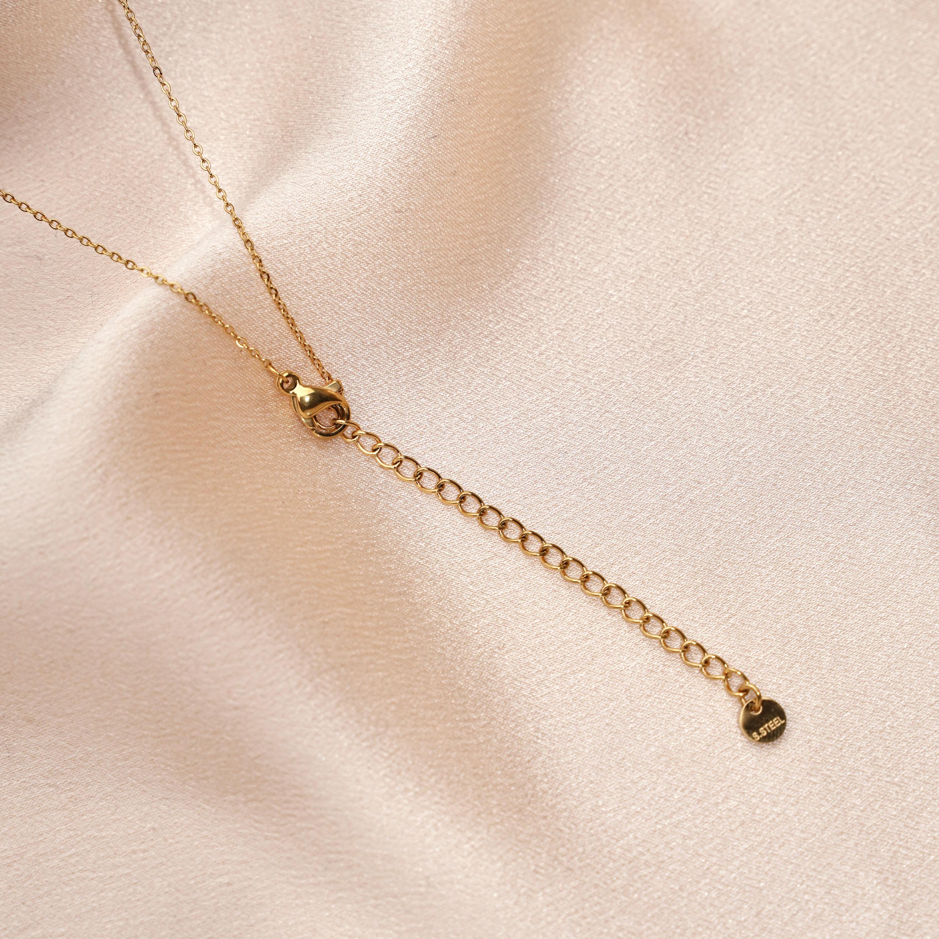 Collier ras de cou en acier inoxydable avec trois perles blanches / chocker