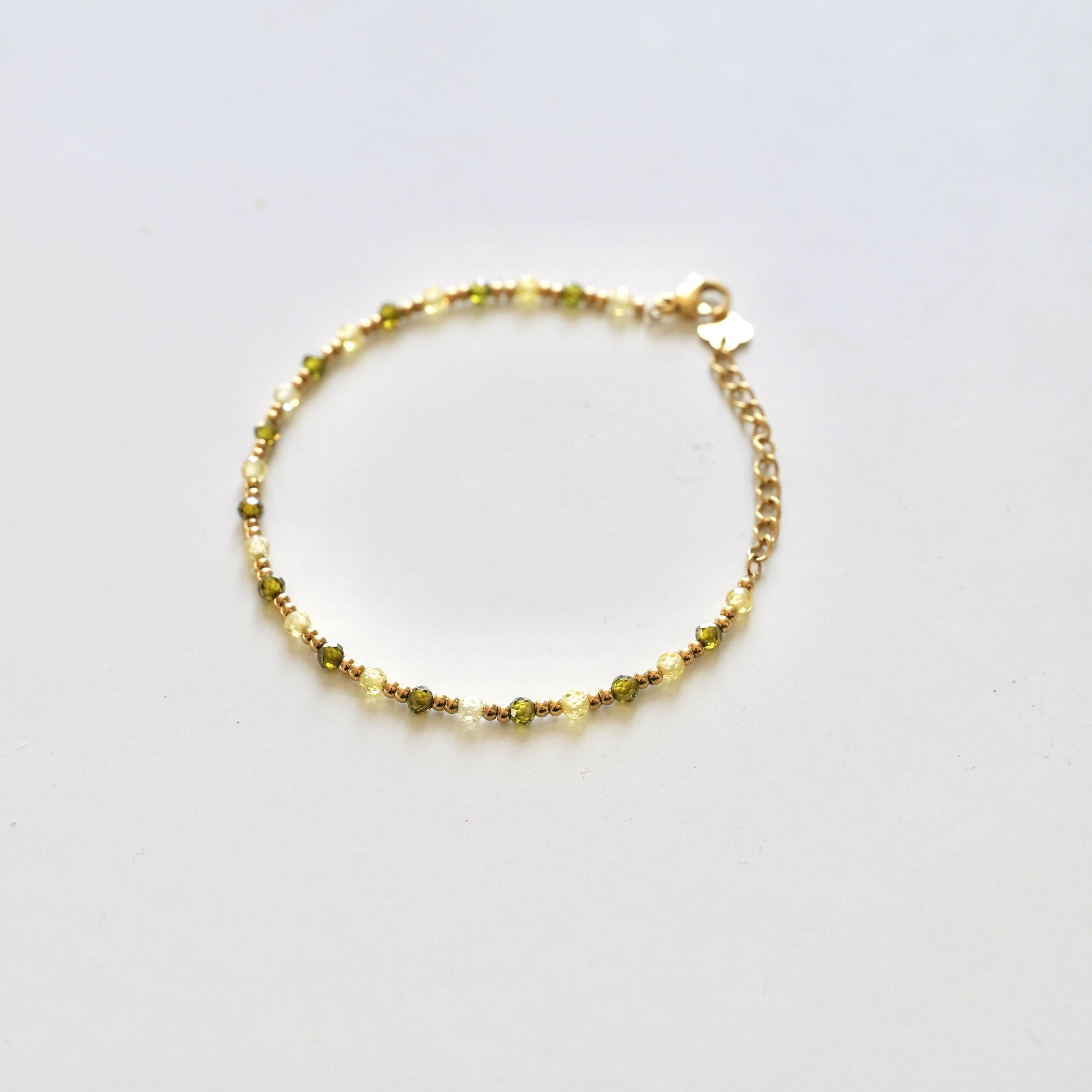 Bracelet perles en cristal vert / bracelet femme en perles vertes et dorées