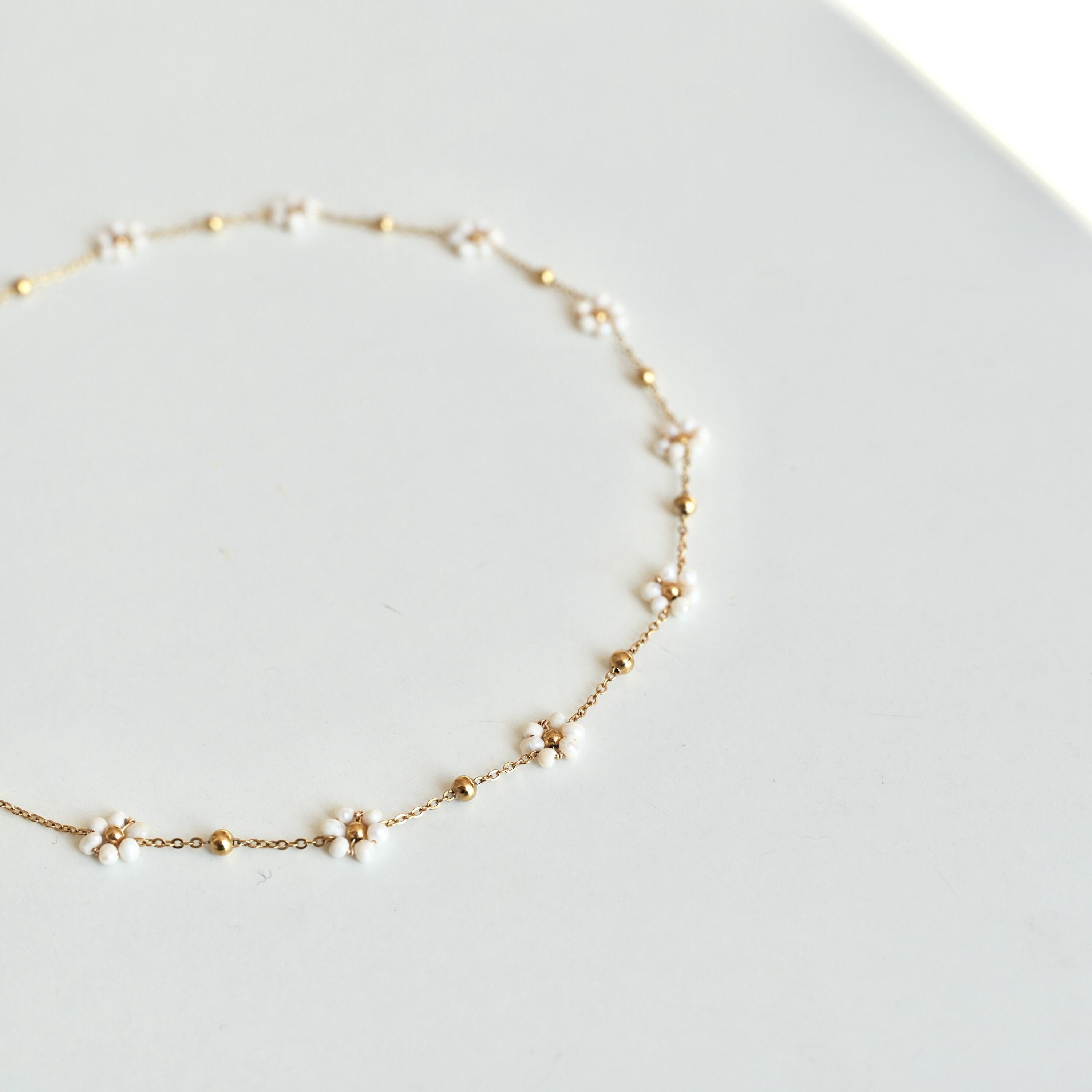 Collier fleurs en perles d'eau douce / Collier été perles en nacre