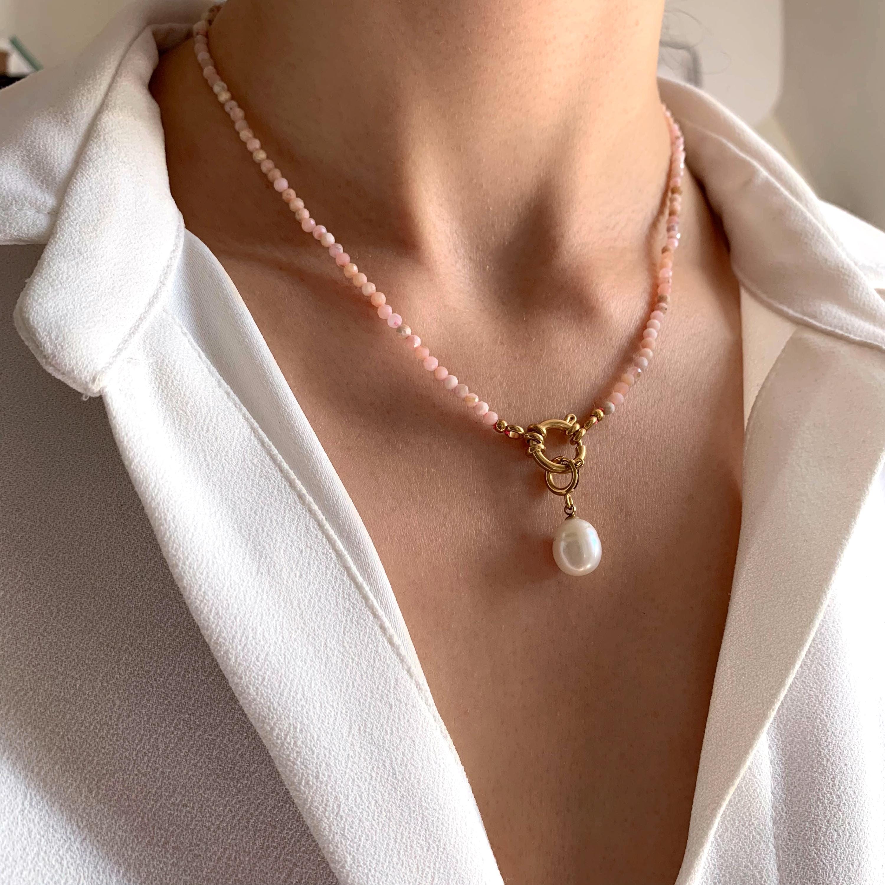 Collier pierre naturelle Rhodonite et perle d'eau douce / Collier femme perles rose pâle et nacre