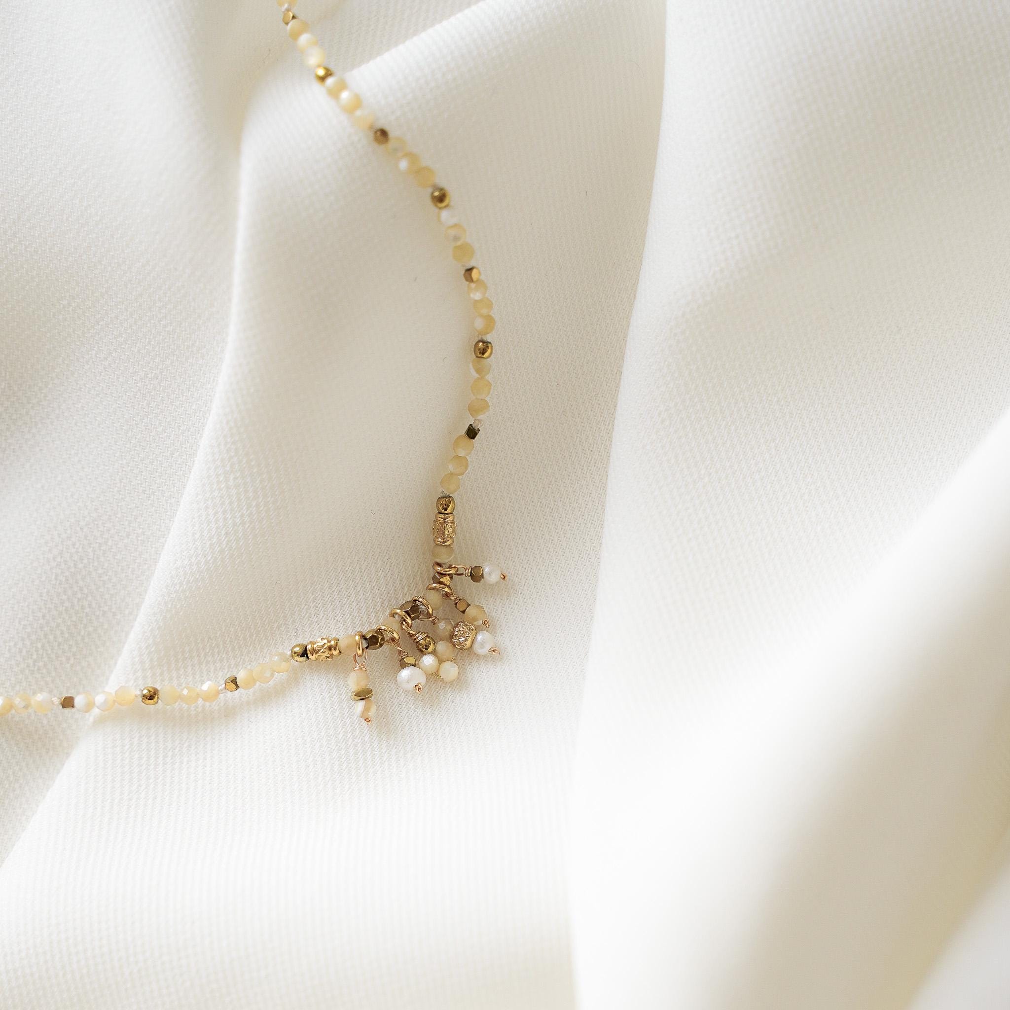 Collier pierre naturelle nacre blanche / Collier femme perles blanches