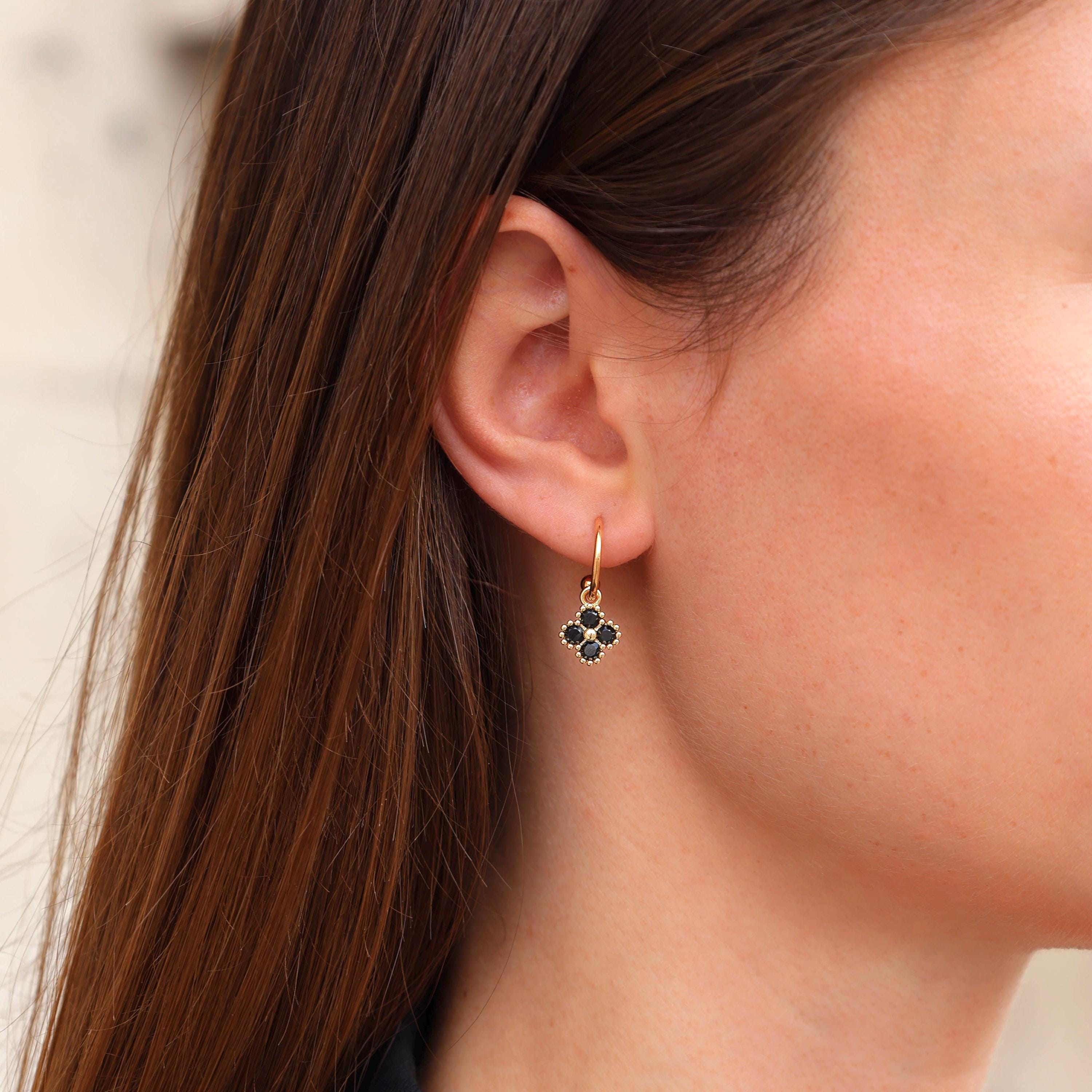 Boucles d'oreilles trèfle noir en acier inoxydable et oxyde de zirconium