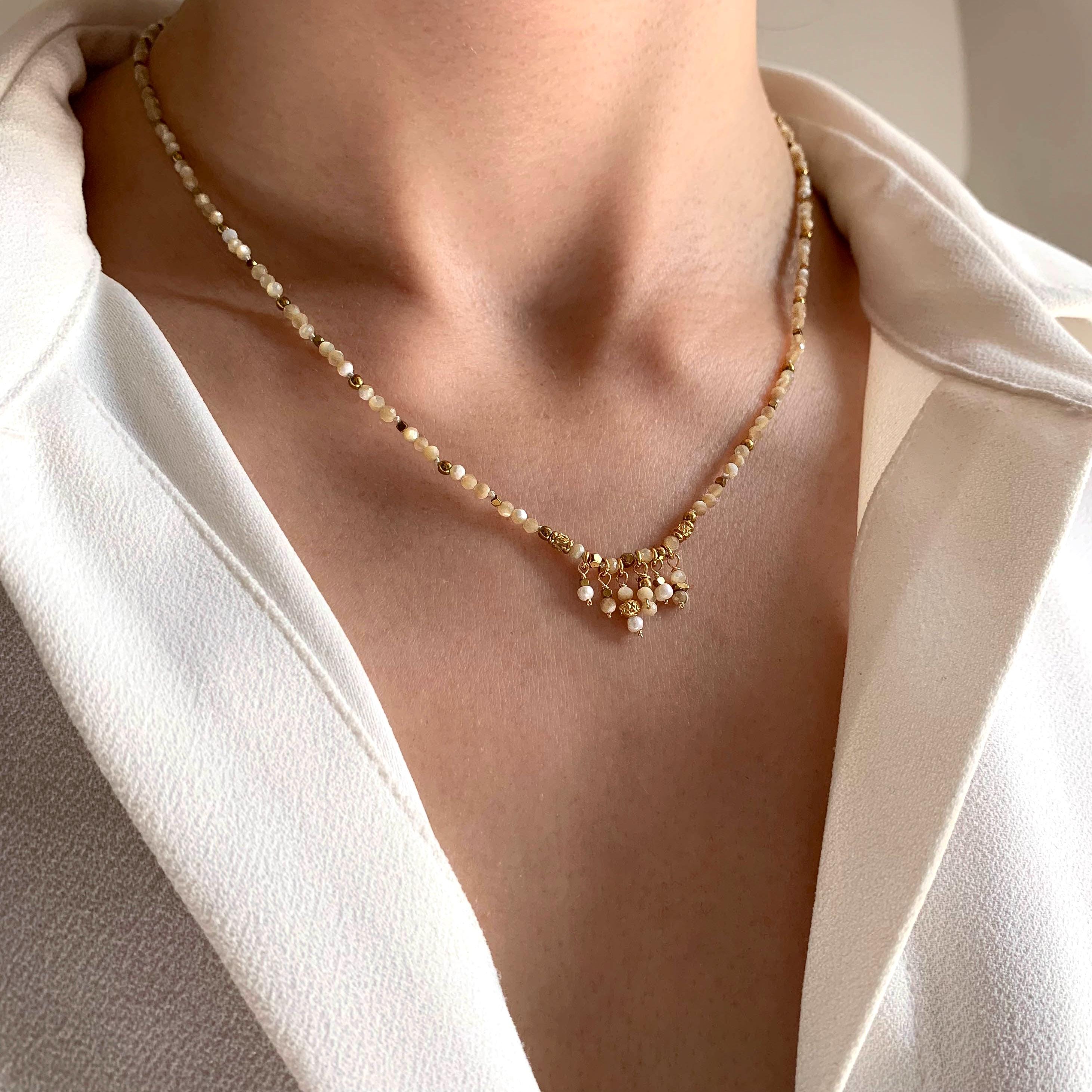 Collier pierre naturelle nacre blanche / Collier femme perles blanches