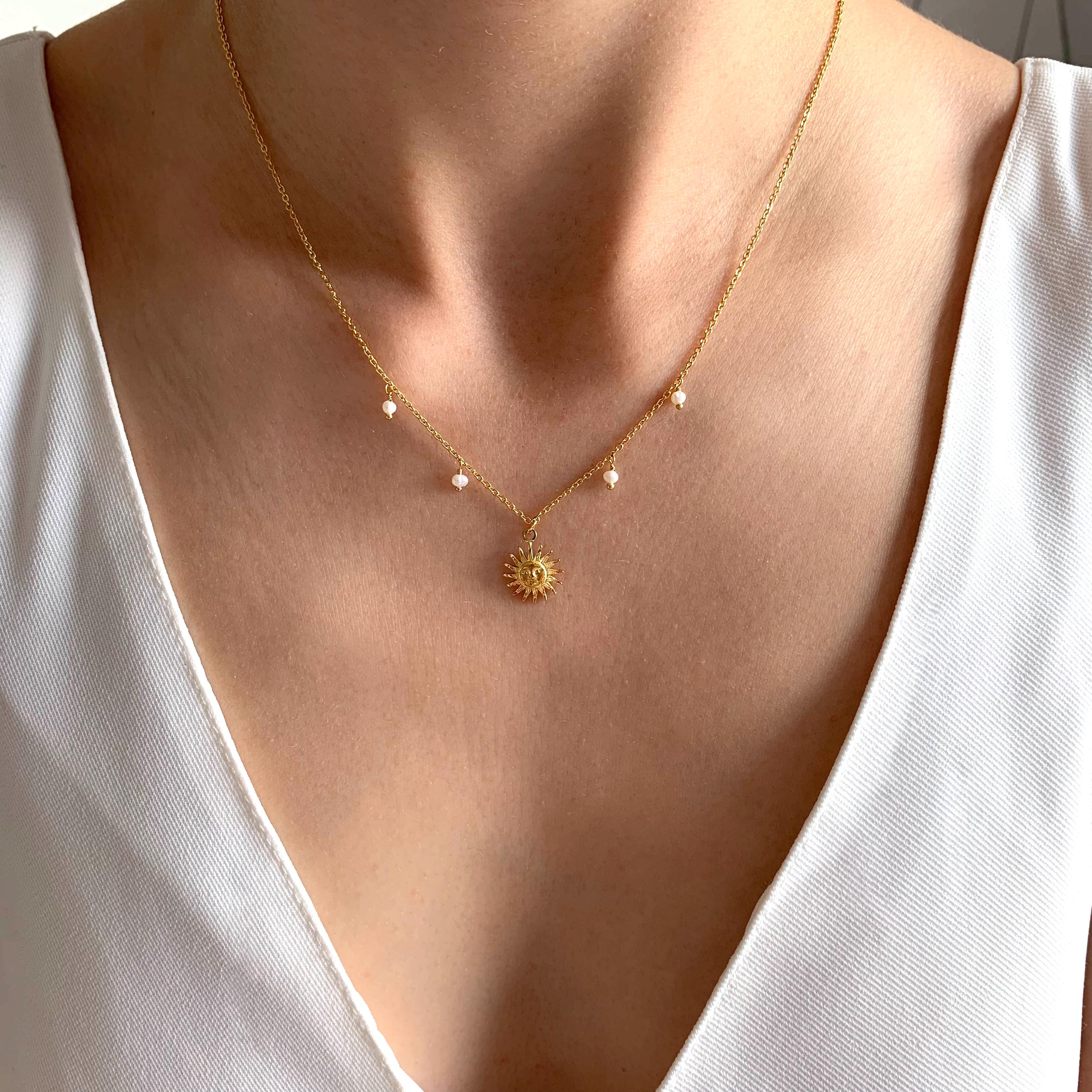 Collier fin pendentif soleil / Collier femme minimaliste chaine fine acier inoxydable / Cadeau femme