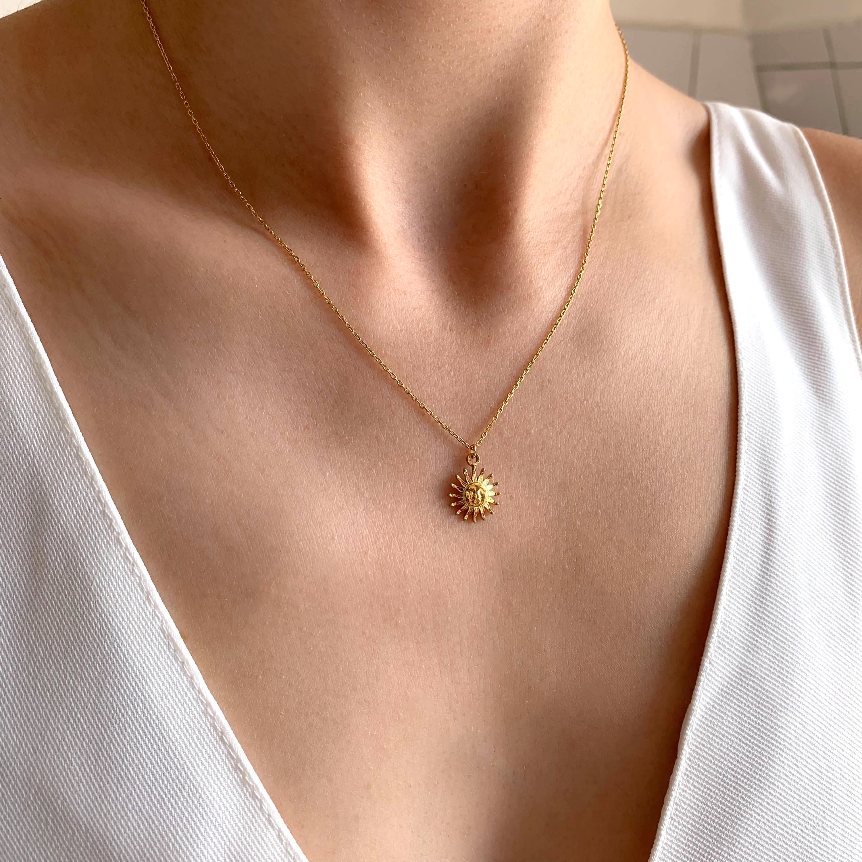 Collier pendentif soleil / Collier femme minimaliste chaine fine acier inoxydable / Cadeau femme
