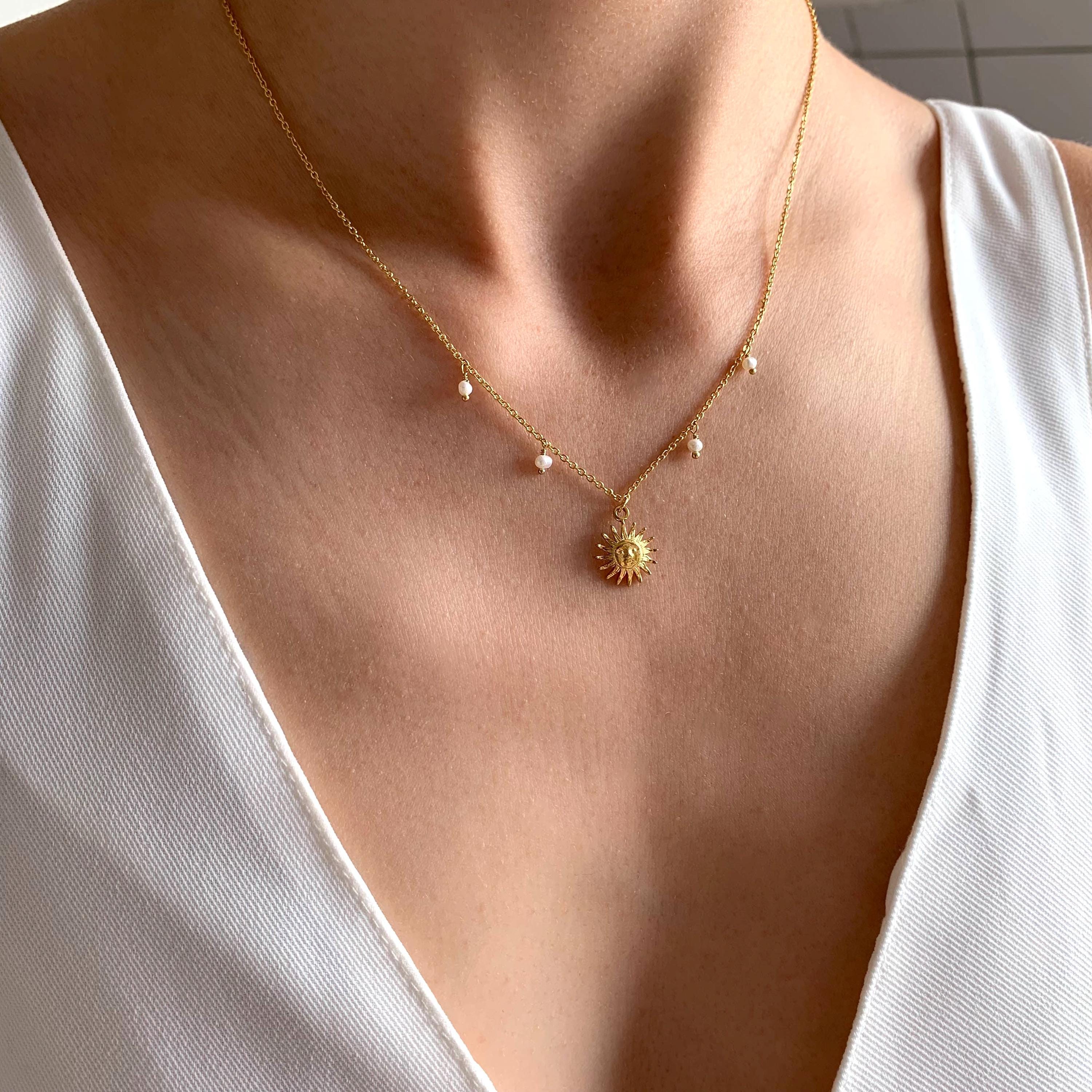 Collier fin pendentif soleil / Collier femme minimaliste chaine fine acier inoxydable / Cadeau femme