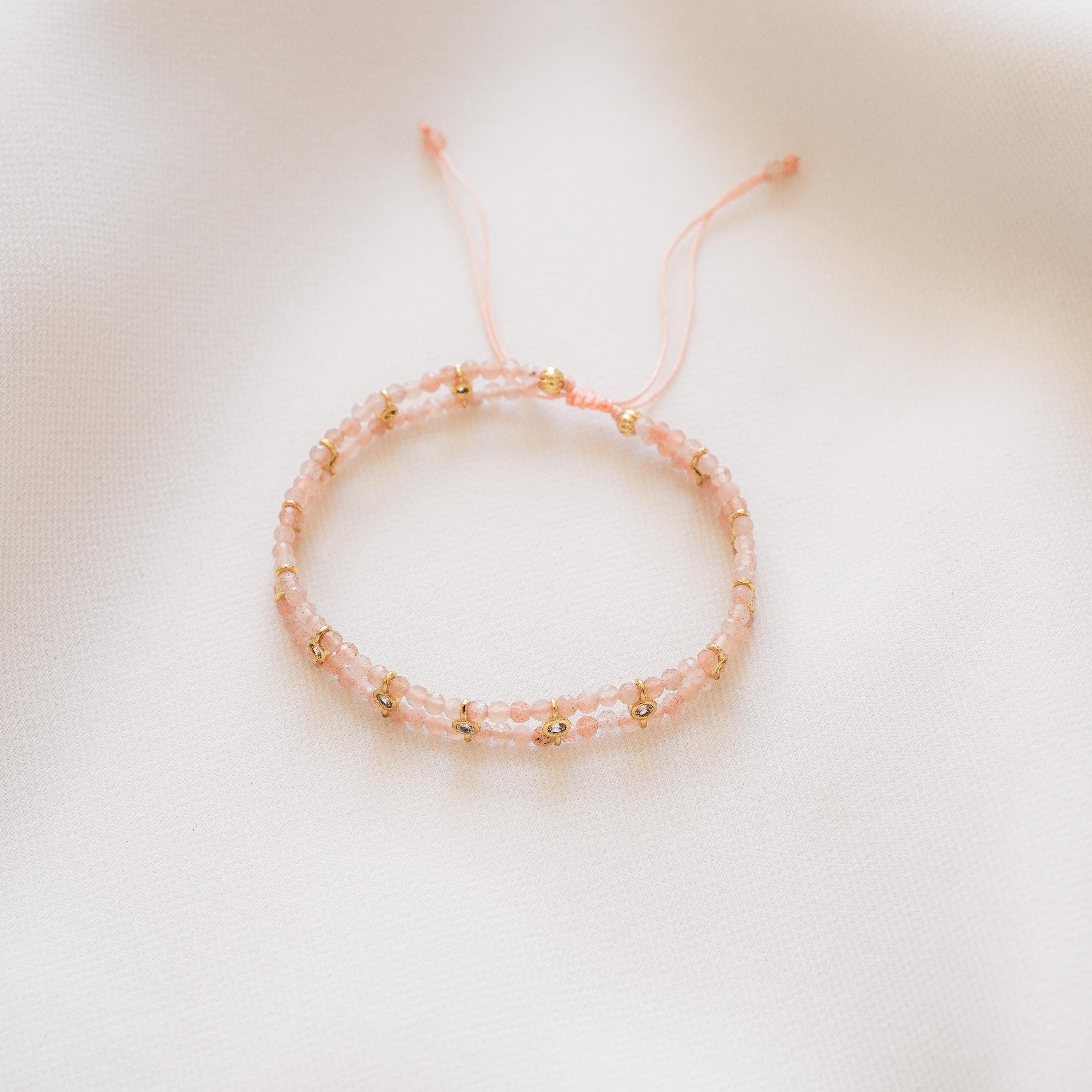 Bracelet pierre de soleil perles rose pale et oxyde de zirconium / bracelet coulissant en perles rose clair