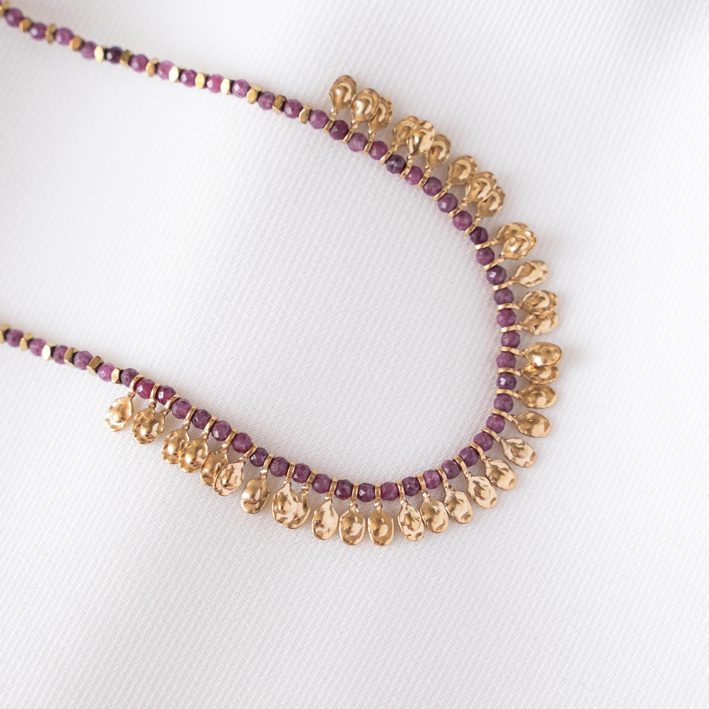Collier perles rubis pierre naturelle pendentifs dorés / Collier femme perles rose fuchsia