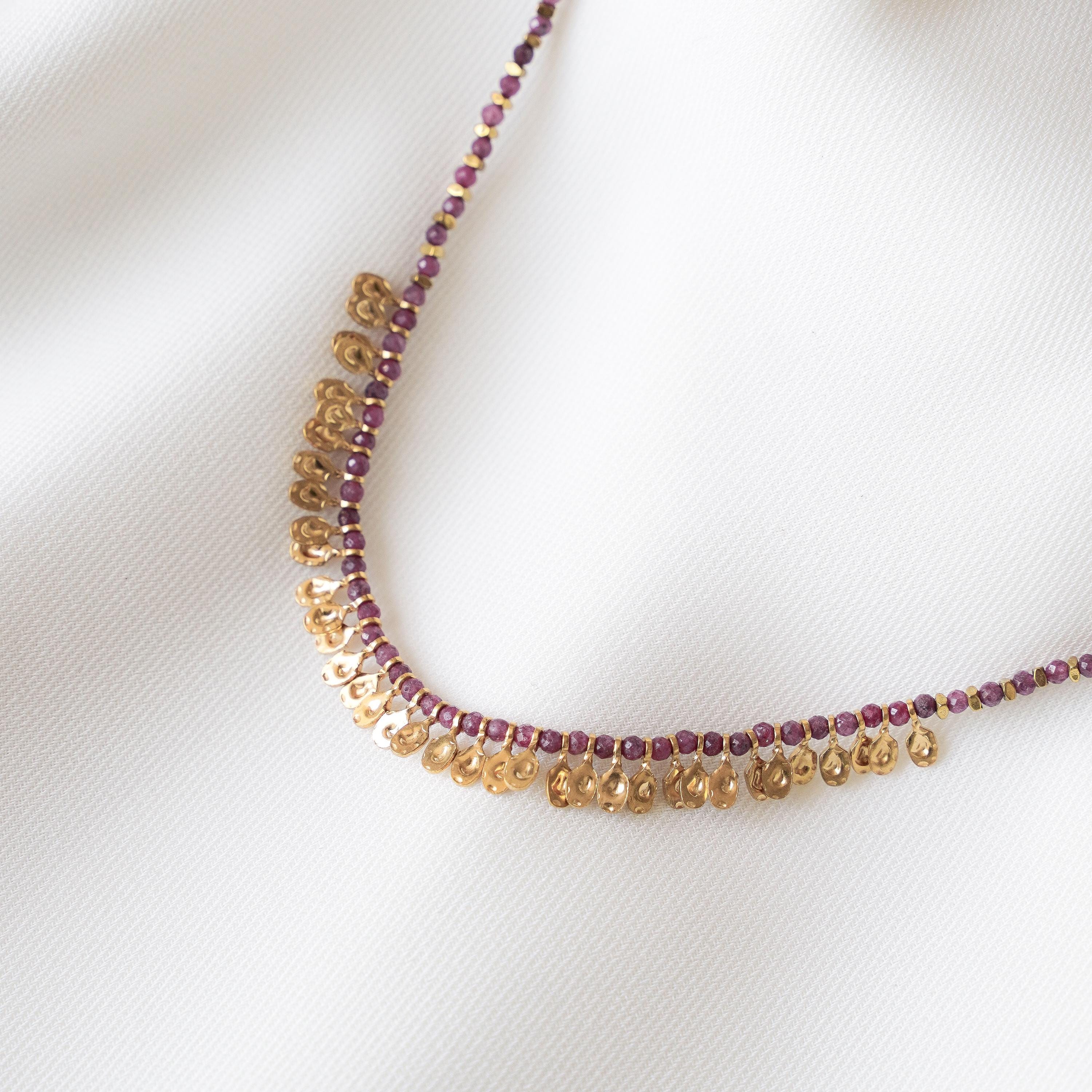 Collier perles rubis pierre naturelle pendentifs dorés / Collier femme perles rose fuchsia