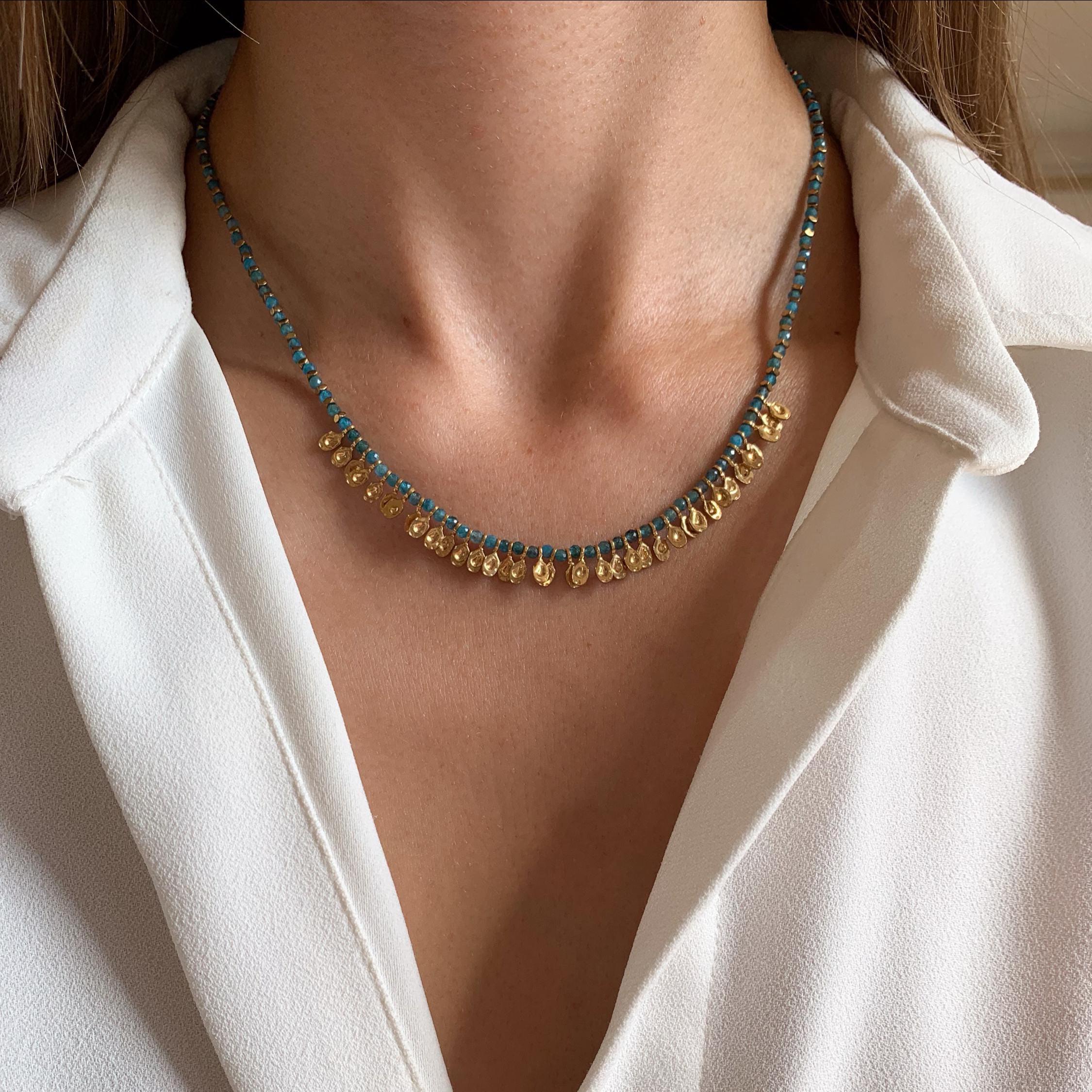 Collier pierre naturelle Apatite pendants dorés / Collier femme perles bleues