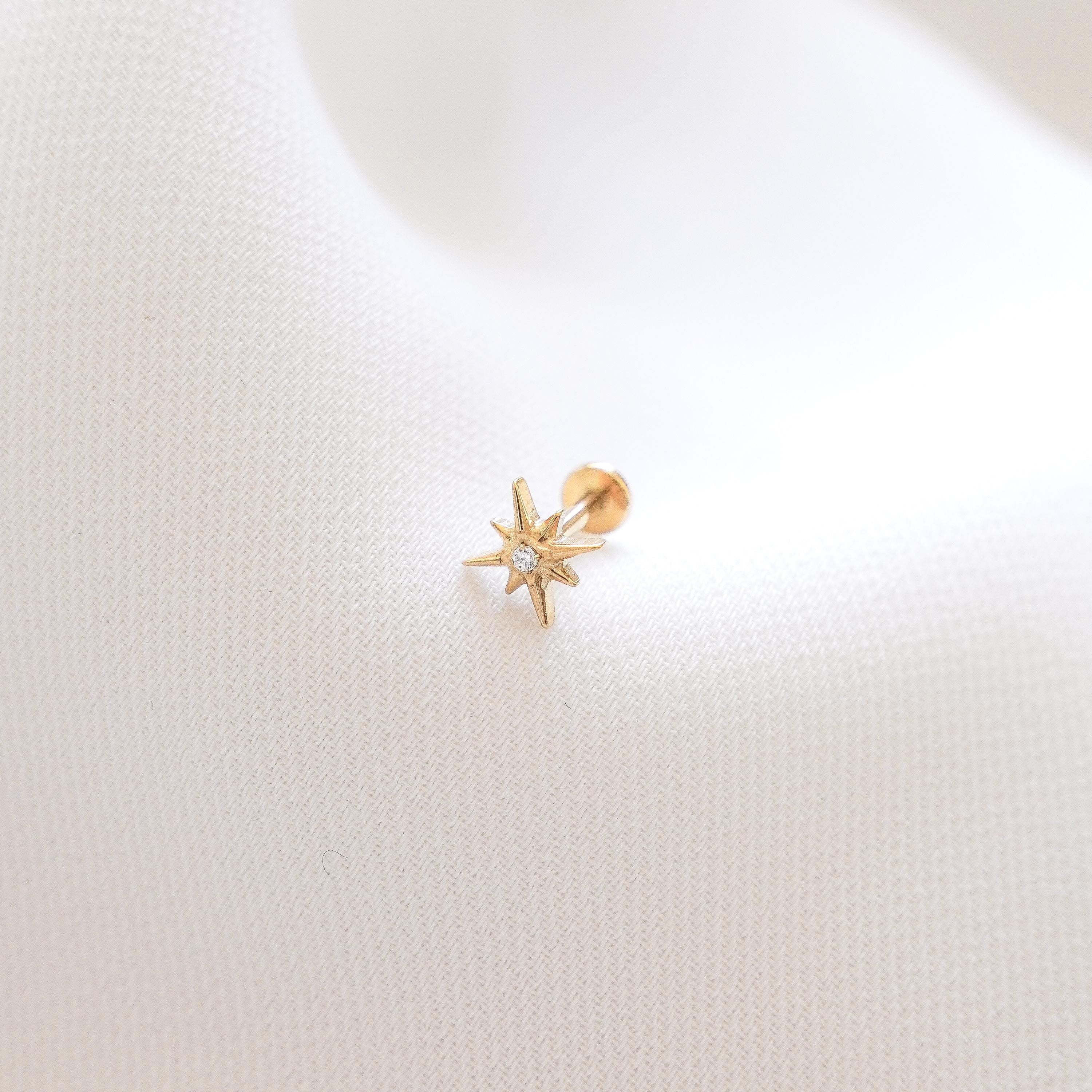 Piercing d'oreille étoile sertie d'un oxyde de zirconium, acier inoxydable / Boucle d'oreille minimaliste individuelle