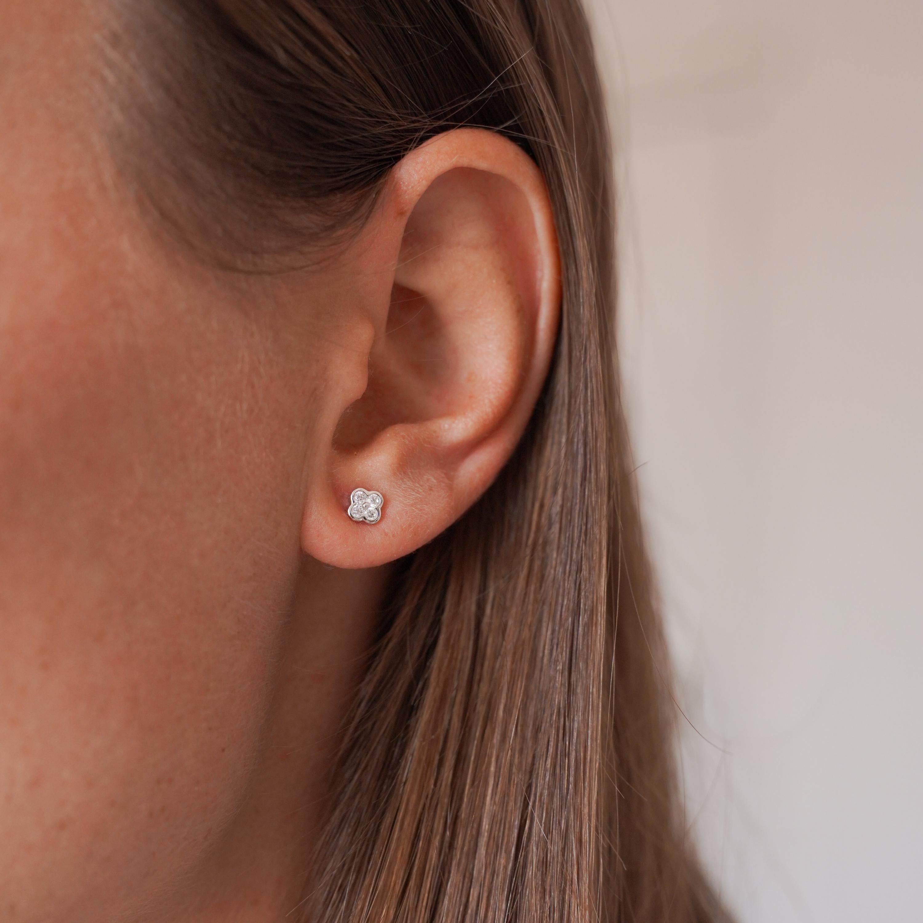 Piercing d'oreille Argent 925 trèfle serti d'oxydes de zirconium / Boucle d'oreille minimaliste individuelle en argent