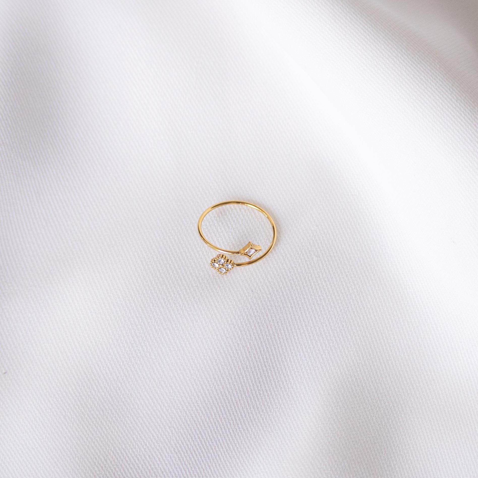 Bague femme acier inoxydable trèfle oxydes de zirconium / Bague réglable dorée résistante à l'eau