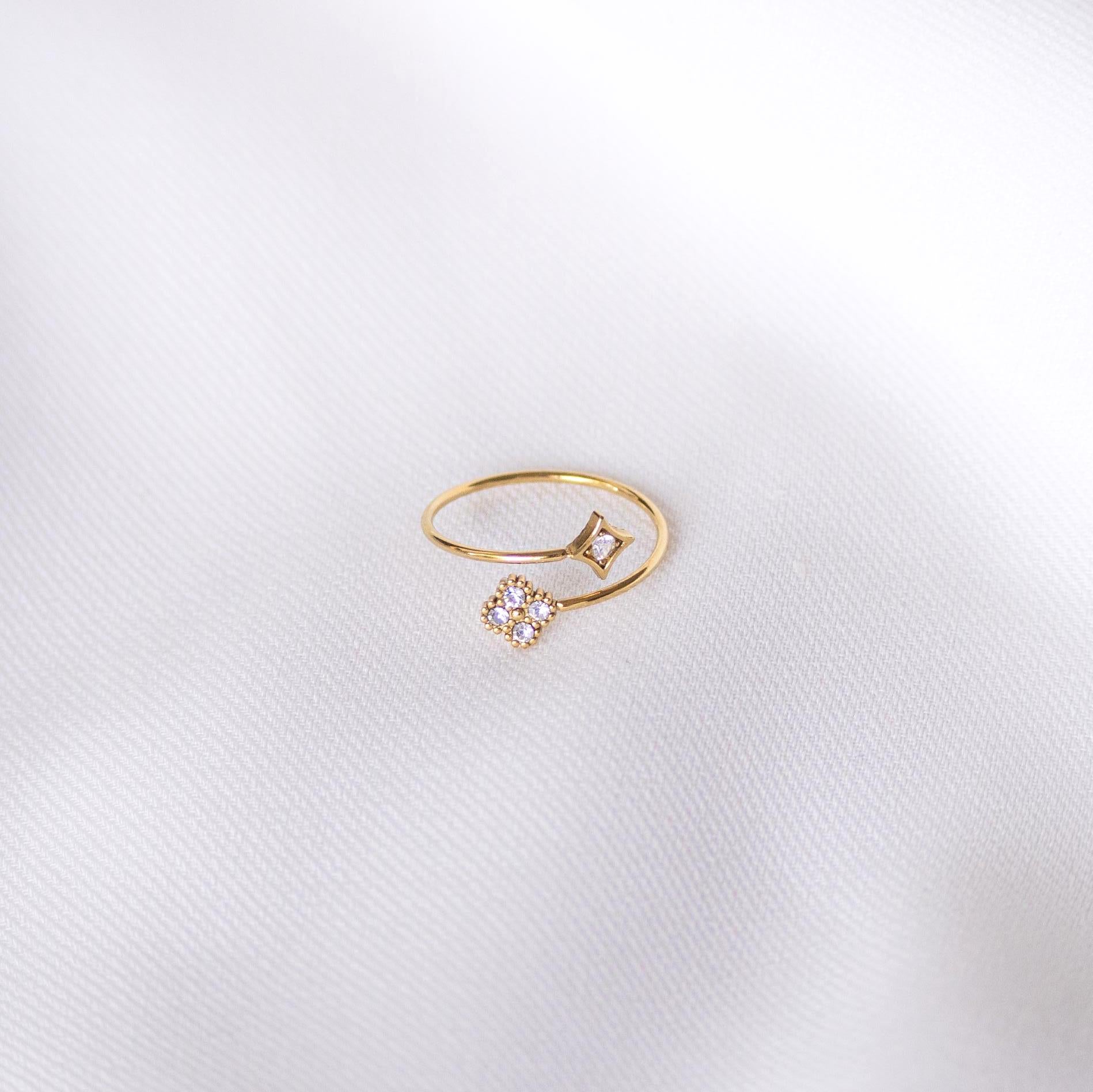 Bague femme acier inoxydable trèfle oxydes de zirconium / Bague réglable dorée résistante à l'eau