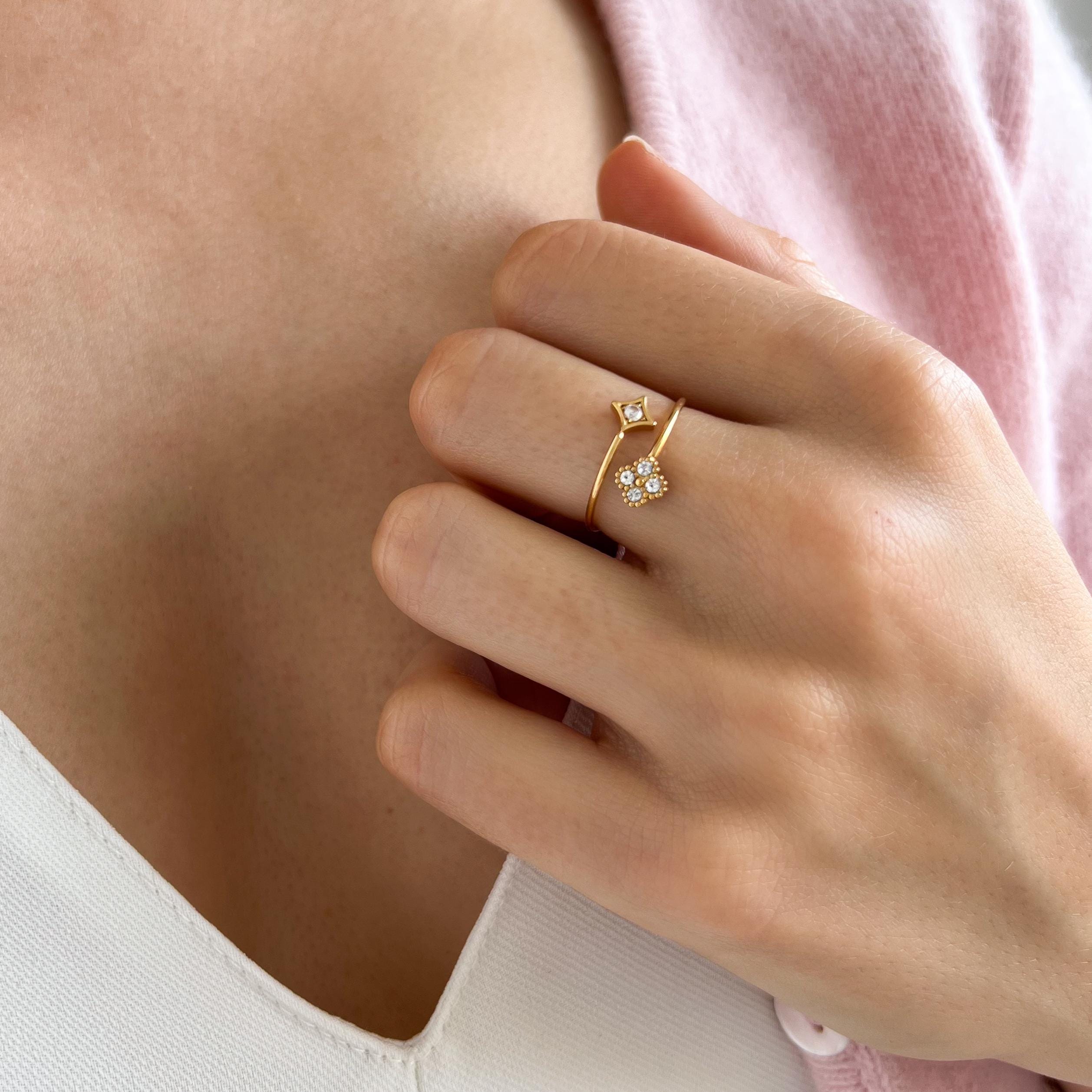 Bague femme acier inoxydable trèfle oxydes de zirconium / Bague réglable dorée résistante à l'eau