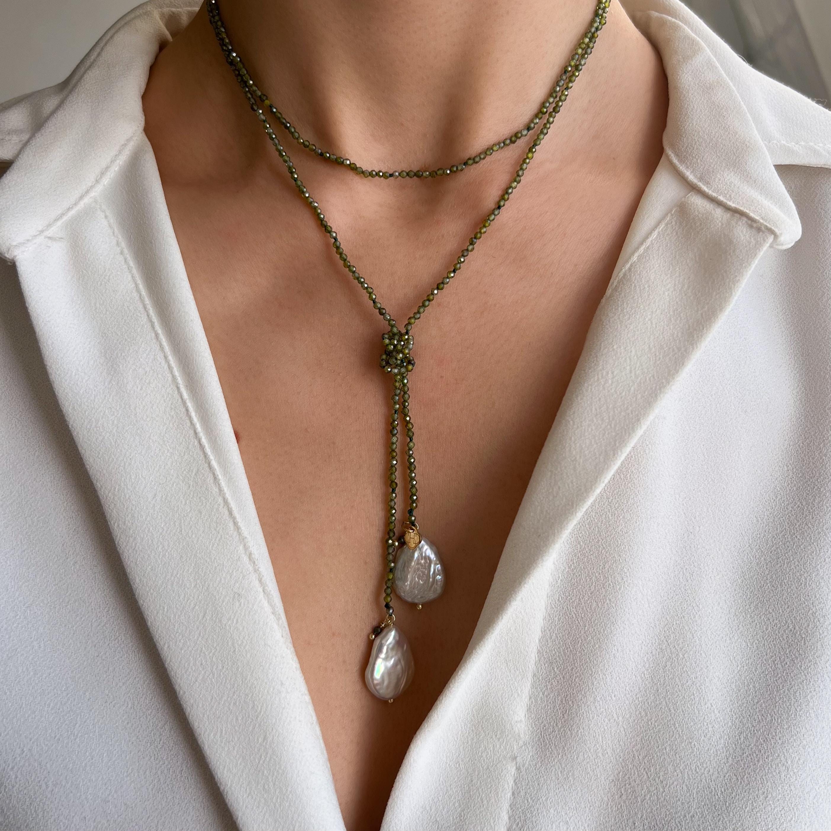 Collier perles en cristal vert et perles baroques / Collier femme perles vertes et perles d'eau douce en nacre