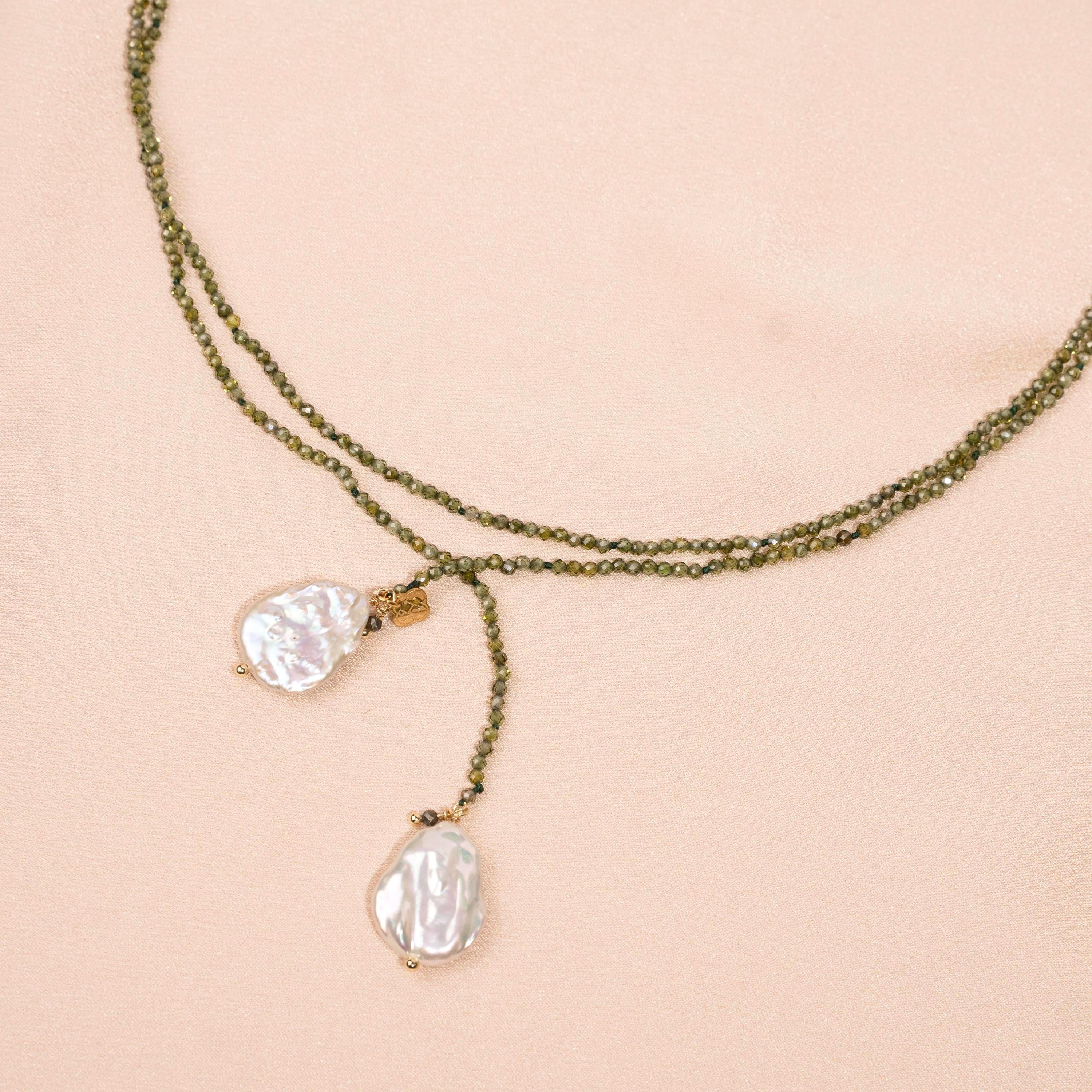 Collier perles en cristal vert et perles baroques / Collier femme perles vertes et perles d'eau douce en nacre
