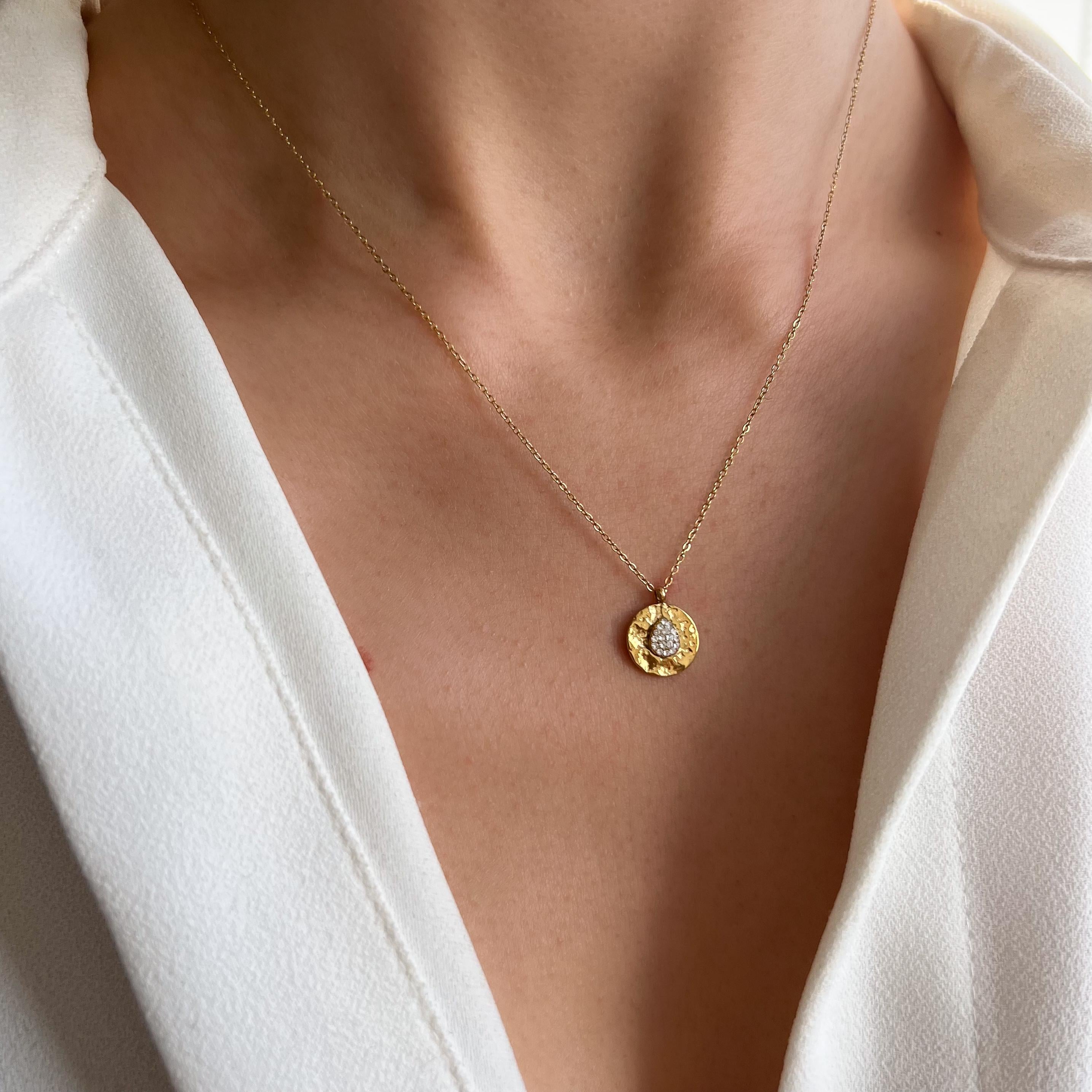 Collier fin pendentif rond martelé goutte oxyde de zirconium / Collier femme minimaliste chaine acier inoxydable / Cadeau femme