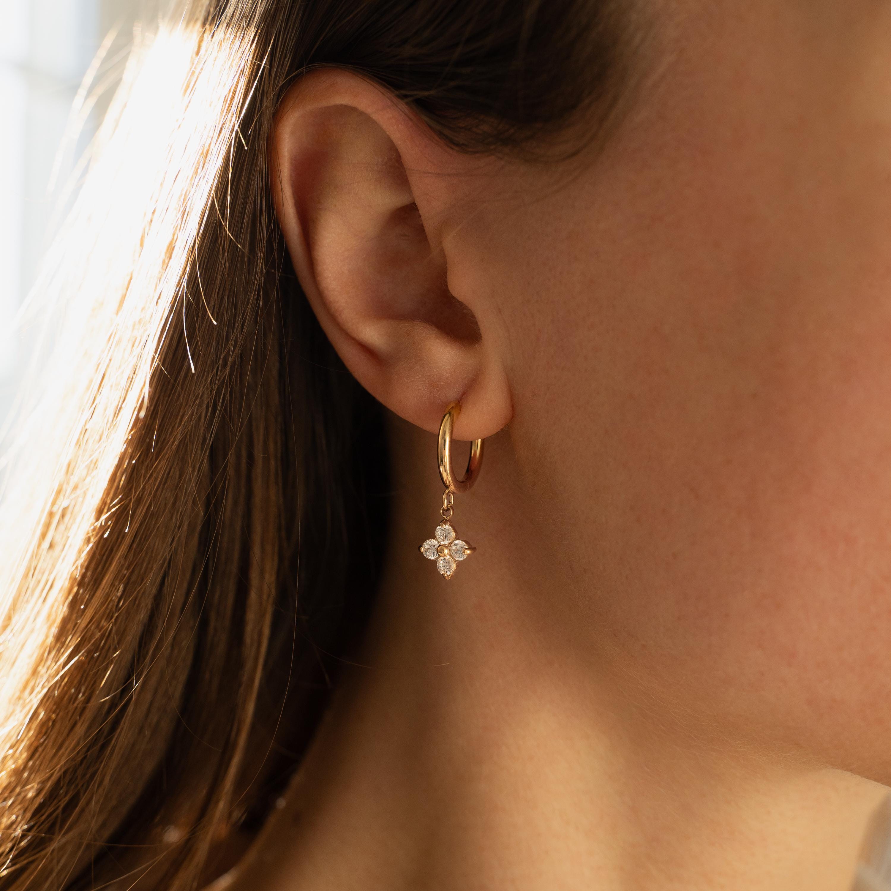 Petites créoles acier inoxydable pendentif étoile oxydes de zirconium / Boucles d'oreilles dormeuses mini créoles étoiles