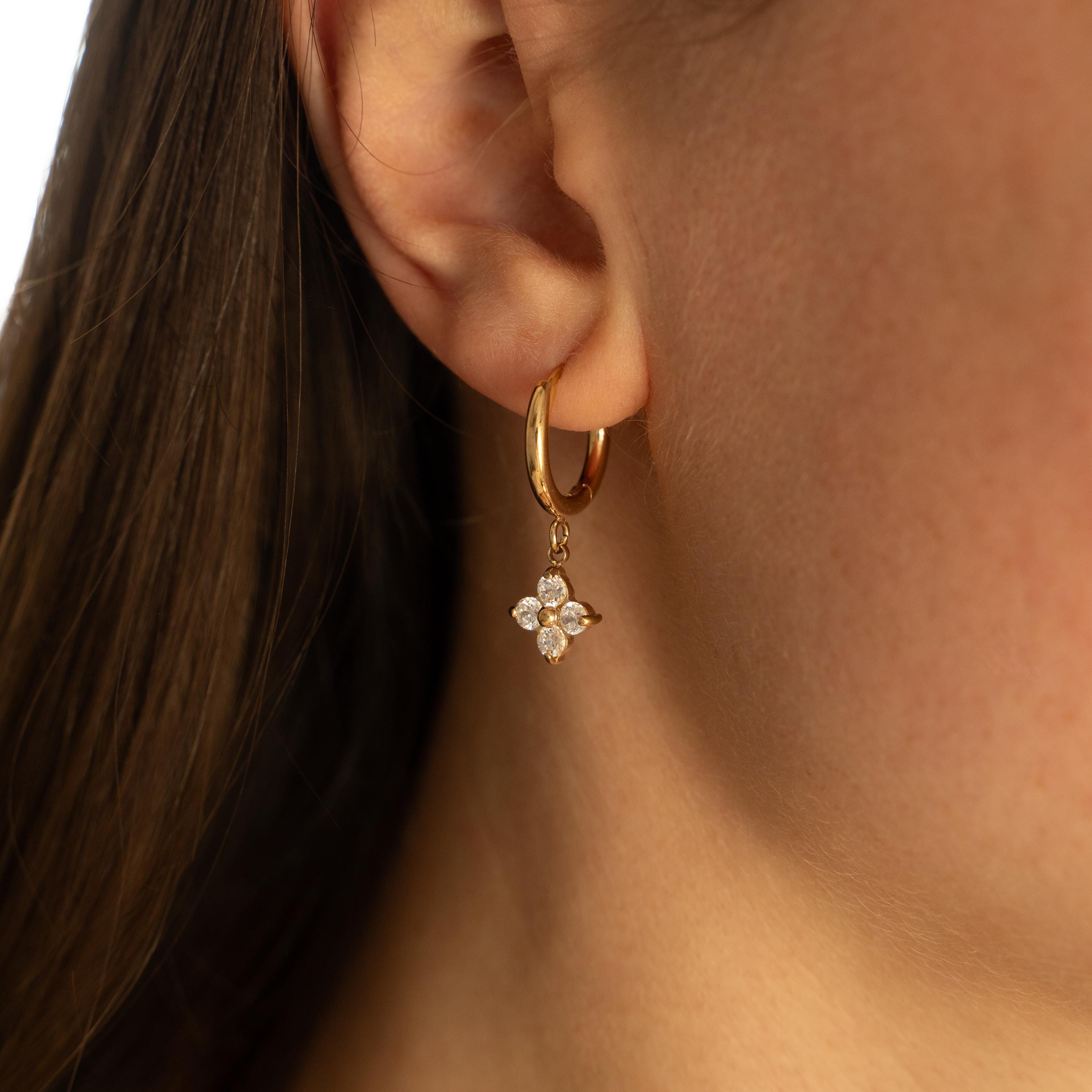 Petites créoles acier inoxydable pendentif étoile oxydes de zirconium / Boucles d'oreilles dormeuses mini créoles étoiles