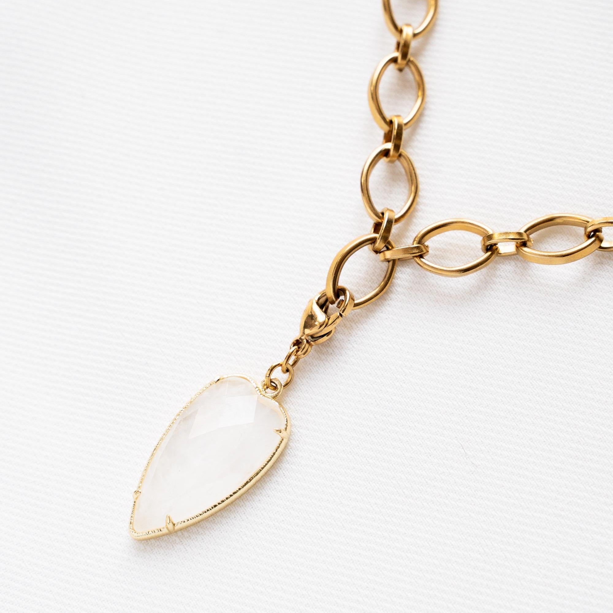 Collier pendentif coeur en cristal de roche chaine épaisse en acier inoxydable / Collier femme chaine anneaux ovales pierre naturelle