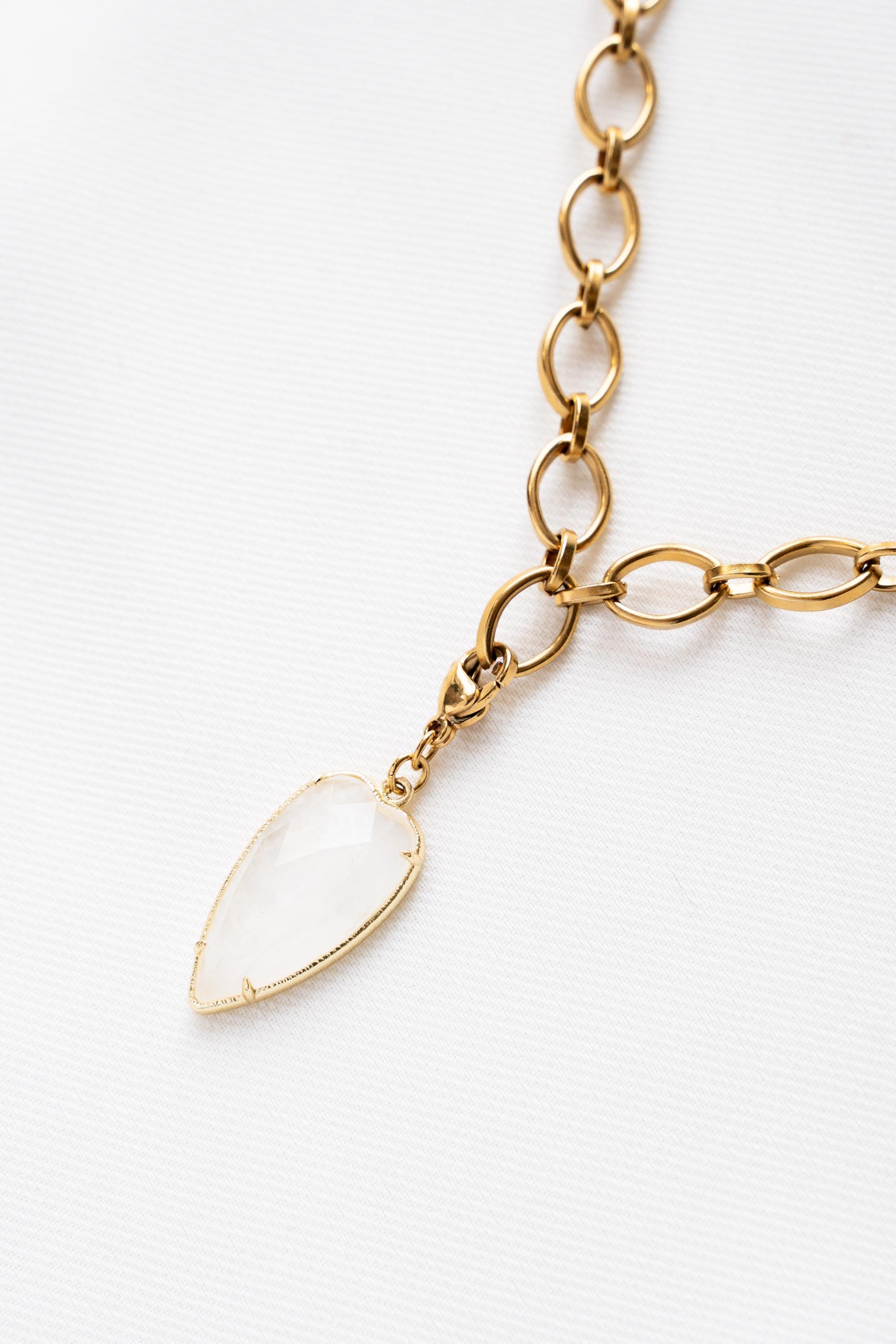 Collier pendentif coeur en cristal de roche chaine épaisse en acier inoxydable / Collier femme chaine anneaux ovales pierre naturelle