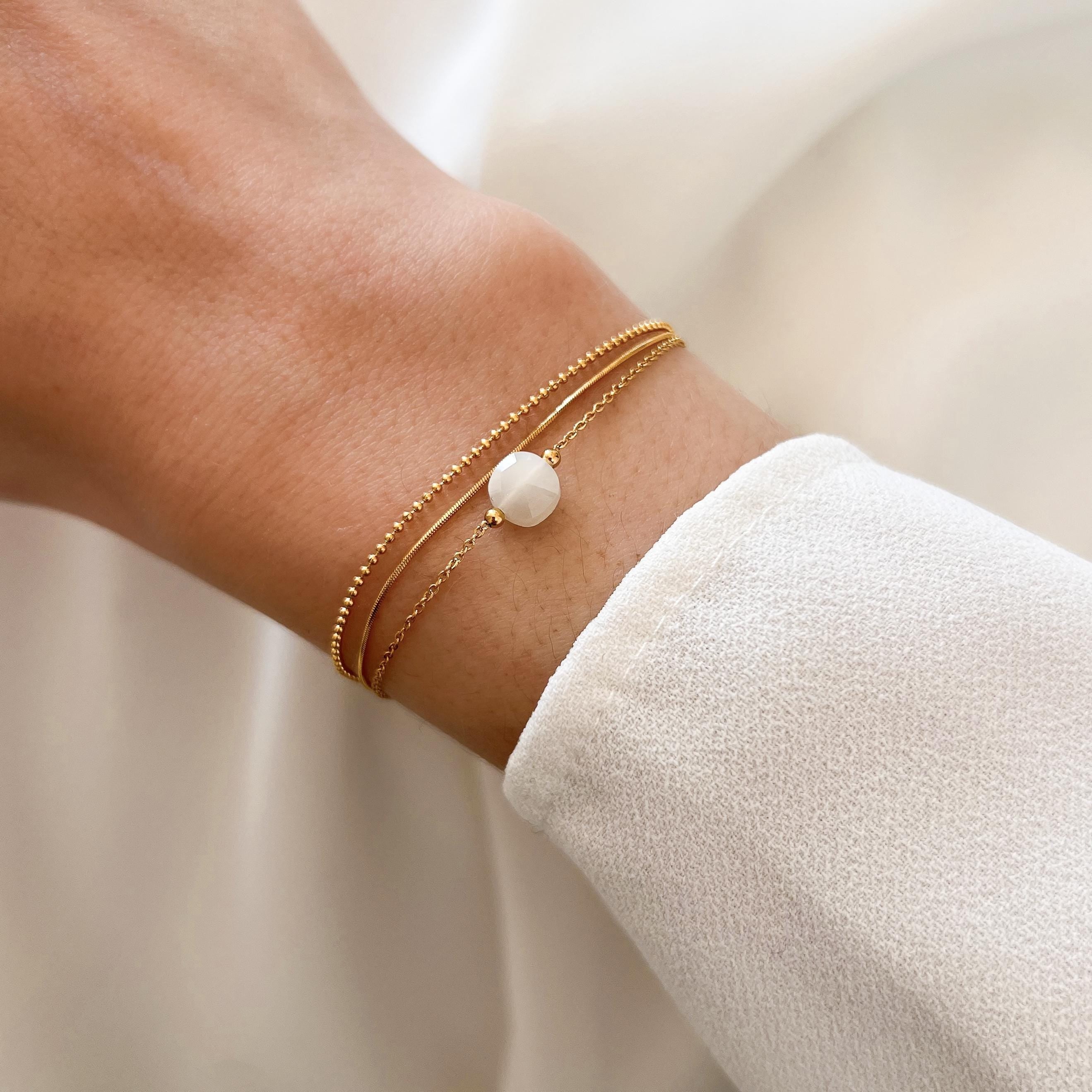 Bracelet femme agate blanche acier inoxydable triple rang chaine fine / Bracelet pierre blanche carrée