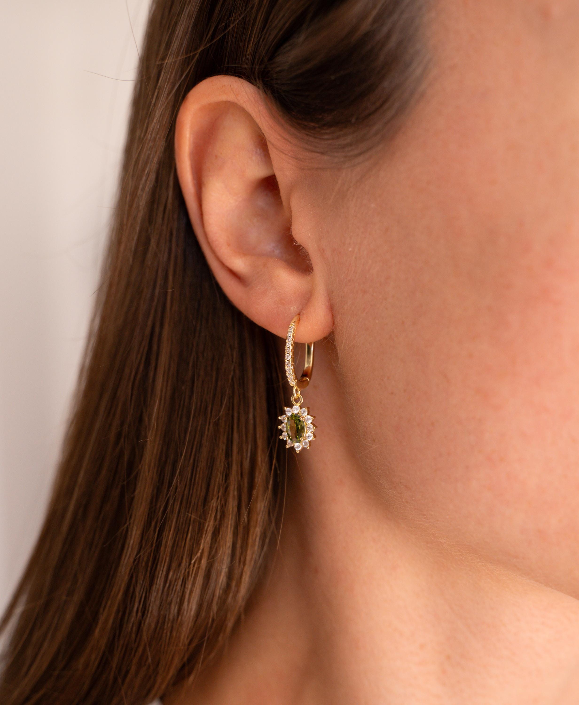 Boucles d'oreilles classiques en acier inoxydable mini créoles pendantes pierre ovale cristal vert et oxyde de zirconium