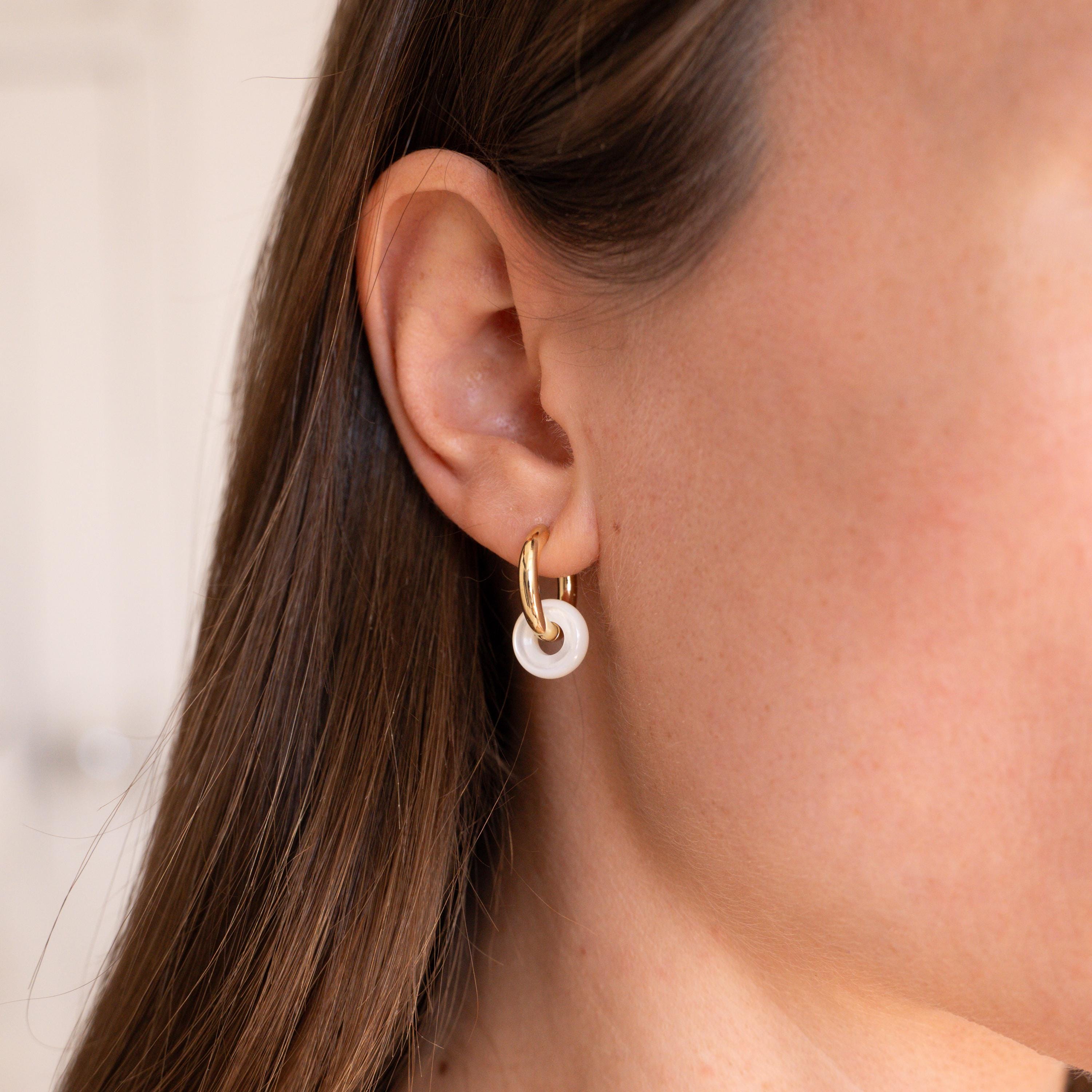 Boucles d'oreilles anneau rond en nacre blanche créole en acier inoxydable / Mini créoles rond en nacre