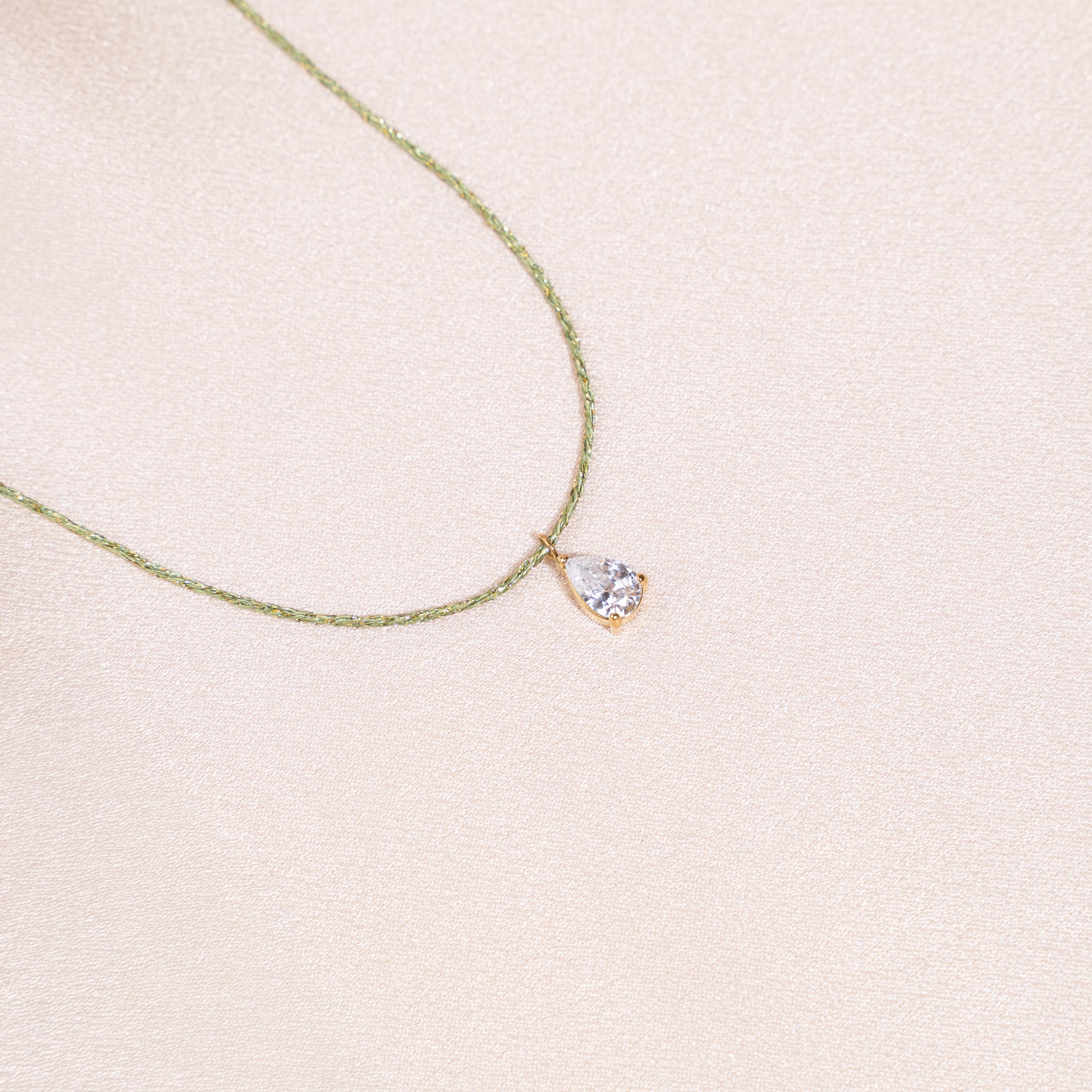 Collier acier inoxydable ornée de zirconium en forme de goutte / Collier fin femme en cordon vert