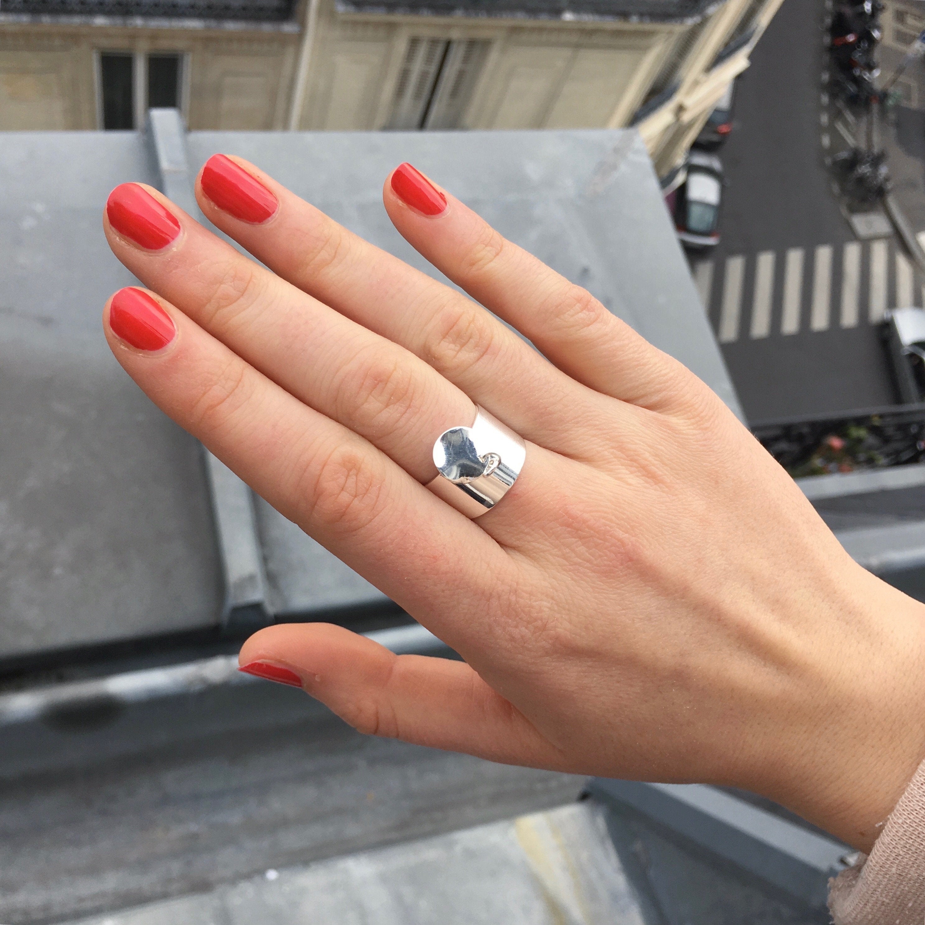 Bague femme en laiton recouverte d'argent fin et pendentif rond / Cadeau femme / Bague large femme argent / Bague pendentif