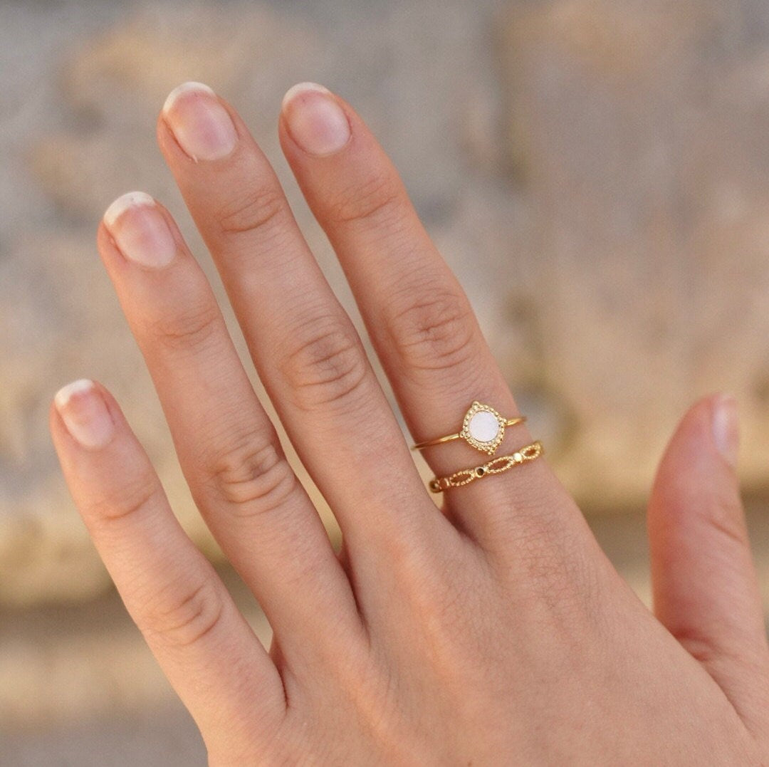 Bague femme acier inoxydable moderne pierre naturelle agate verte / bague fine dorée water resistant