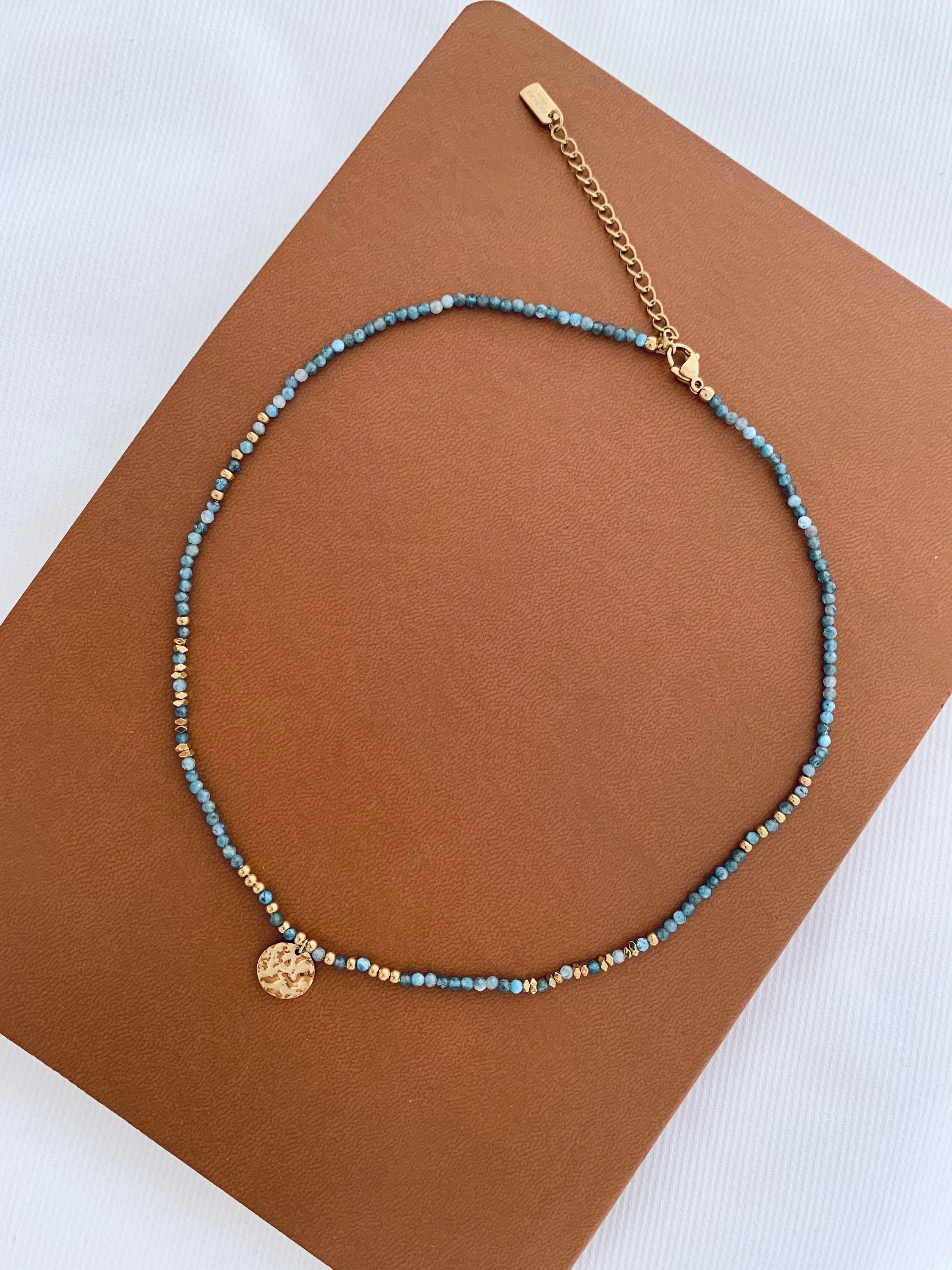 Collier pierre naturelle Lapis Lazuli / Collier femme perles bleues pendentif rond acier inoxydable
